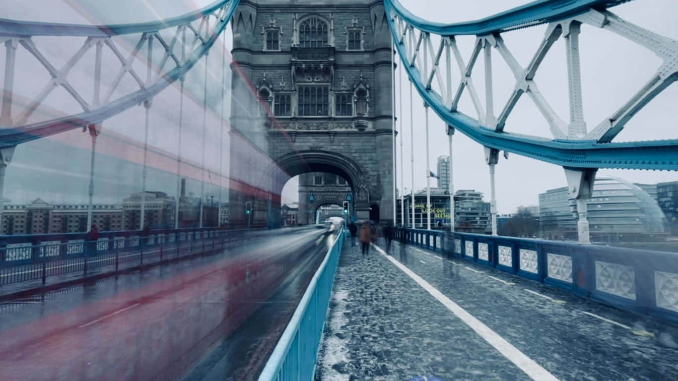 1366x768 Bridge Travel Spot In London Background