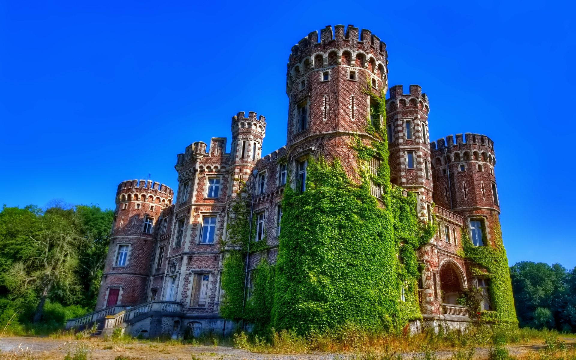 Mysterious Abandoned Castle in North America Wallpaper