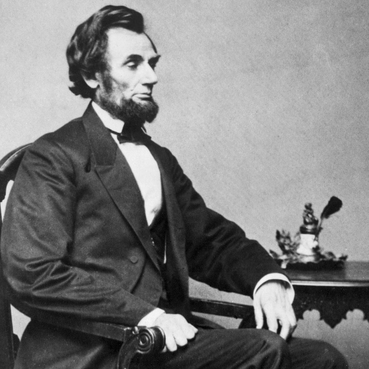 Abraham Lincoln: The Timeless Statesman Wallpaper