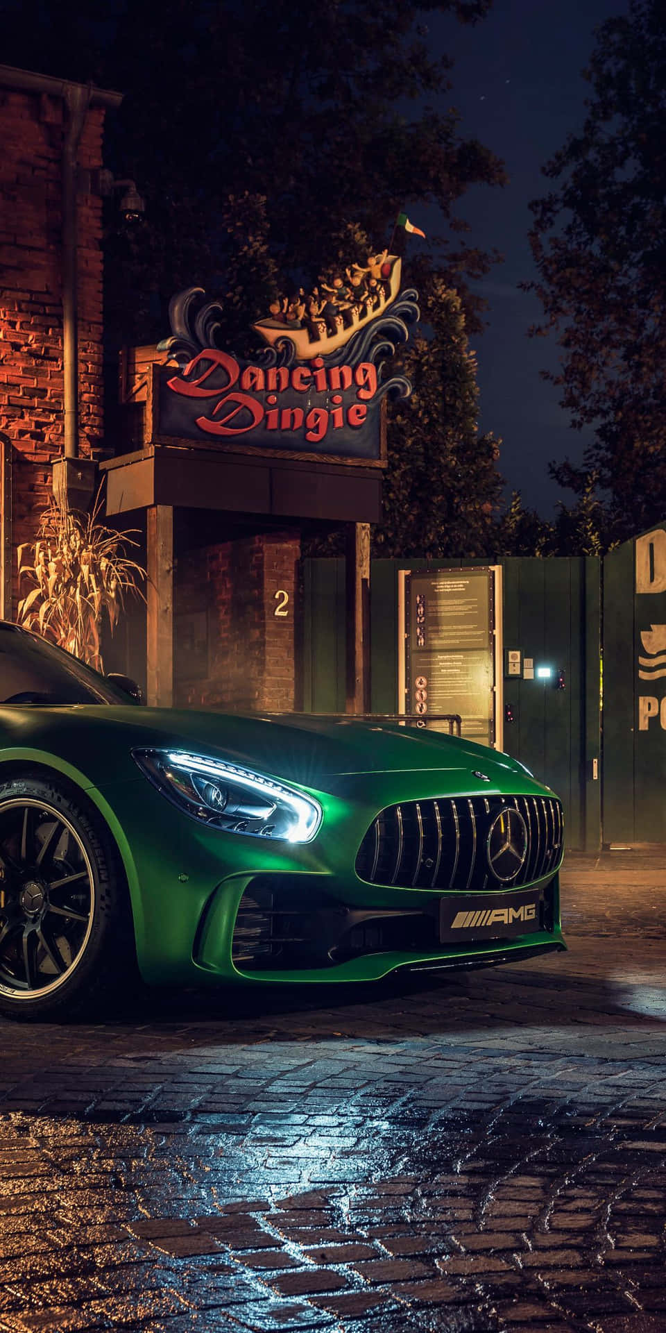 Emerald Green Night City Android Amg Gt-r Background