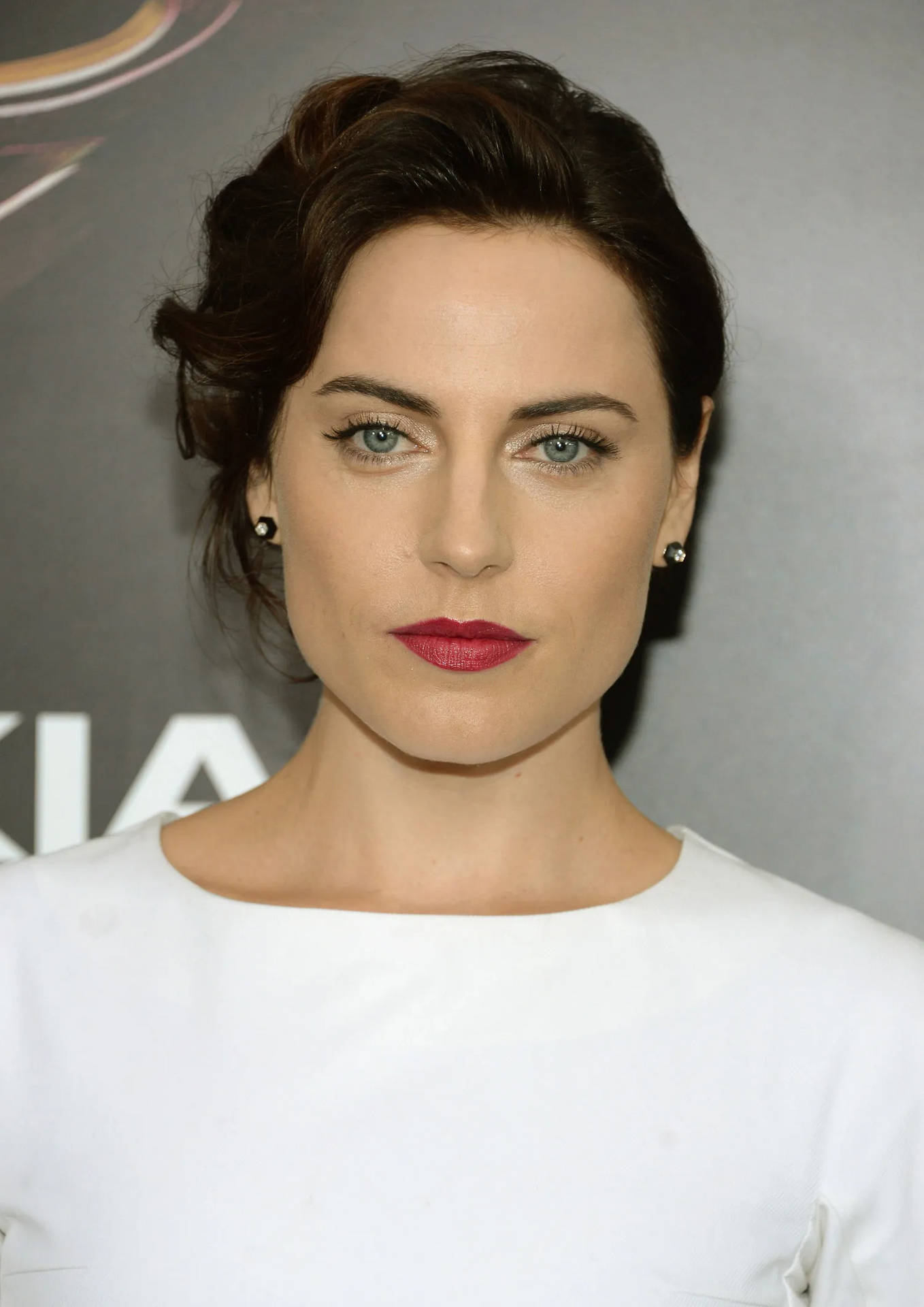 Antje Traue On Gray Printed Backdrop Wallpaper