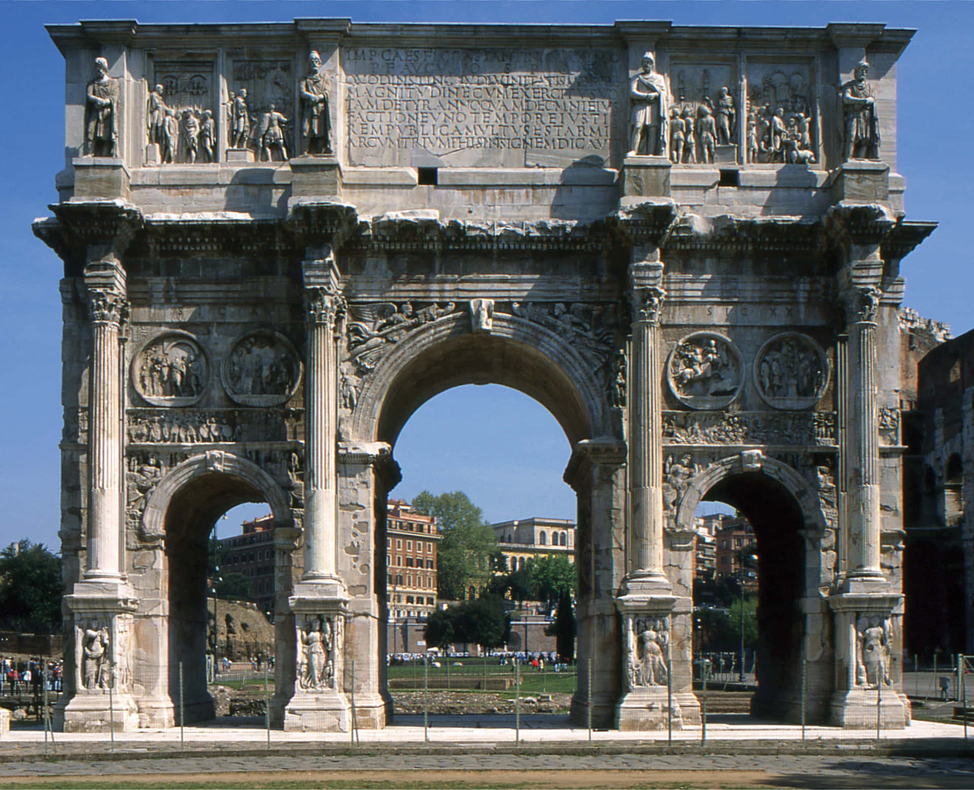 Impressive view of the Arch of Constantine in Rome, Italy Wallpaper