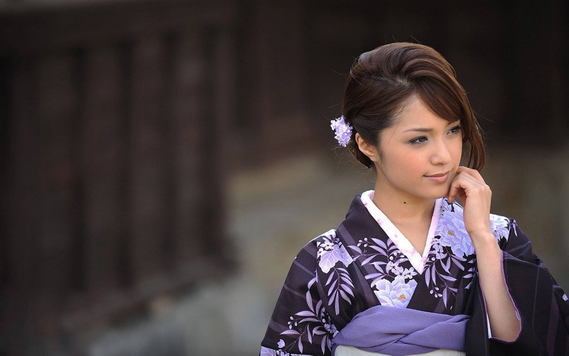 Asian Women Wearing Purple Kimono Wallpaper