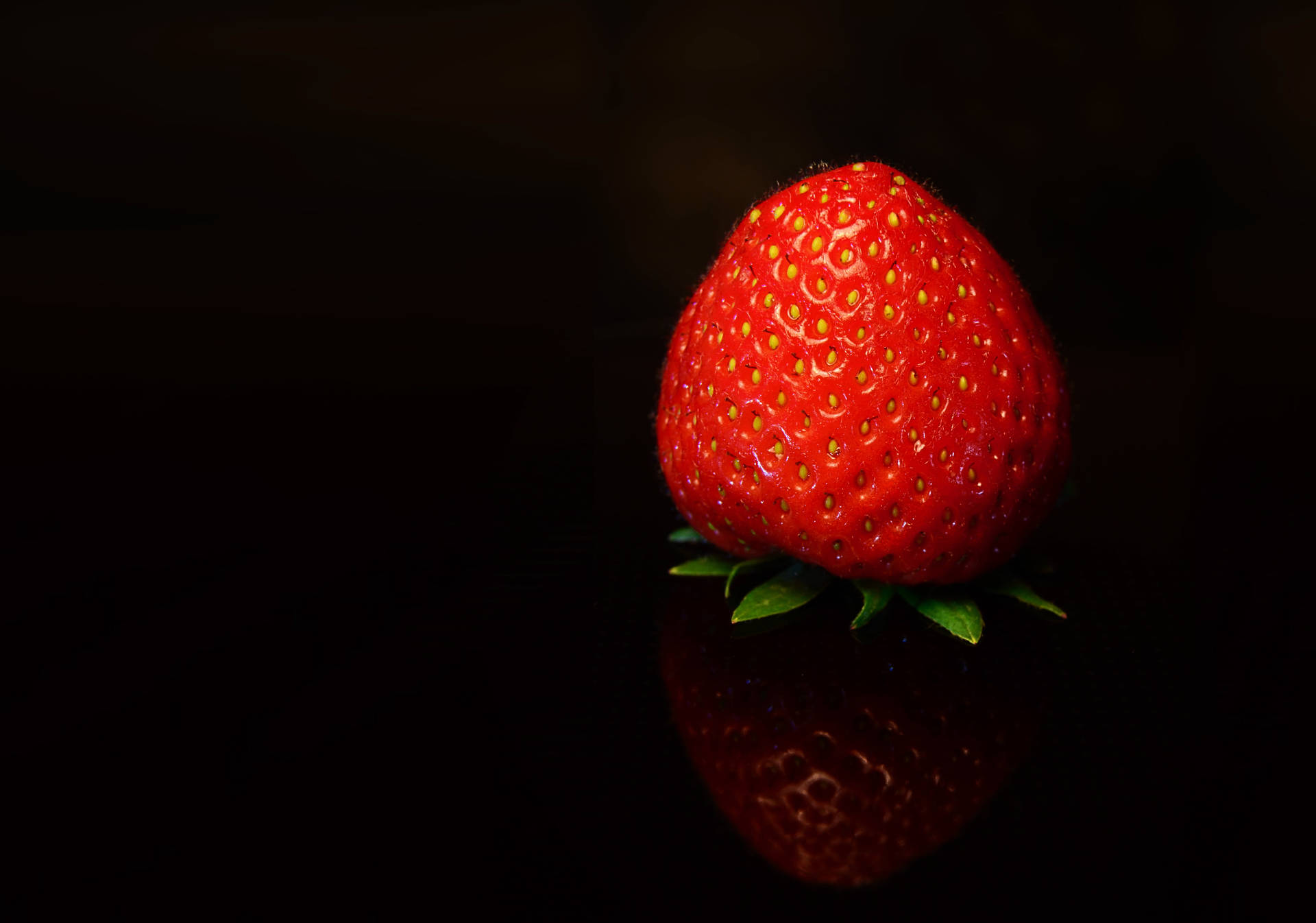 Background Black With Strawberry Wallpaper