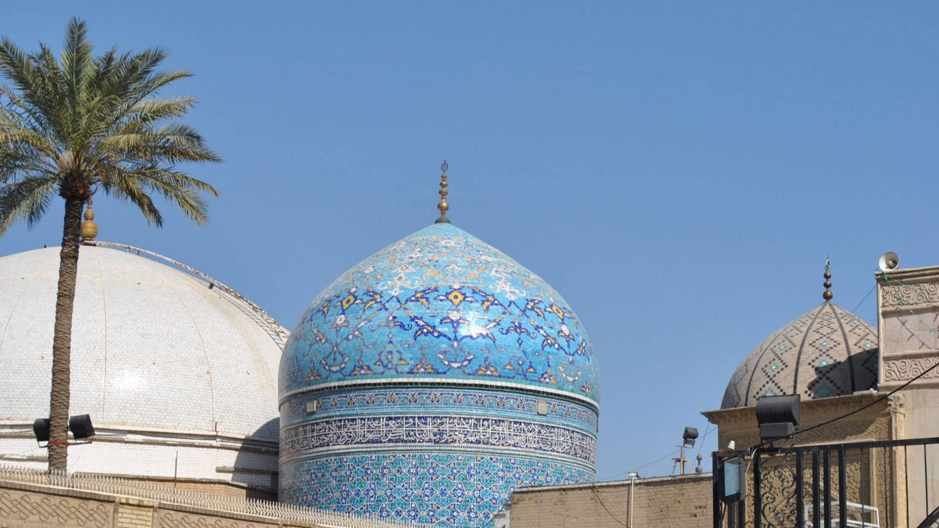 Majestic View of the Blue Mosque Dome in Baghdad Wallpaper