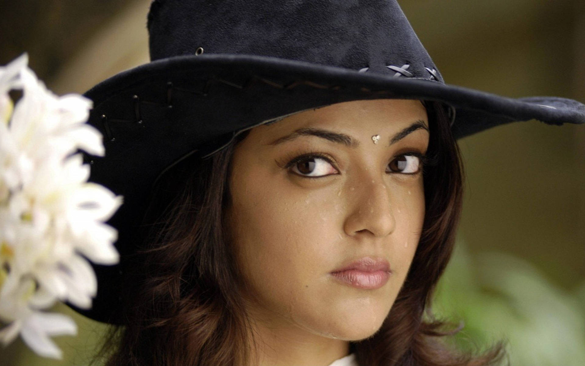 Bollywood Actress Kajal Aggarwal Close-Up Wallpaper