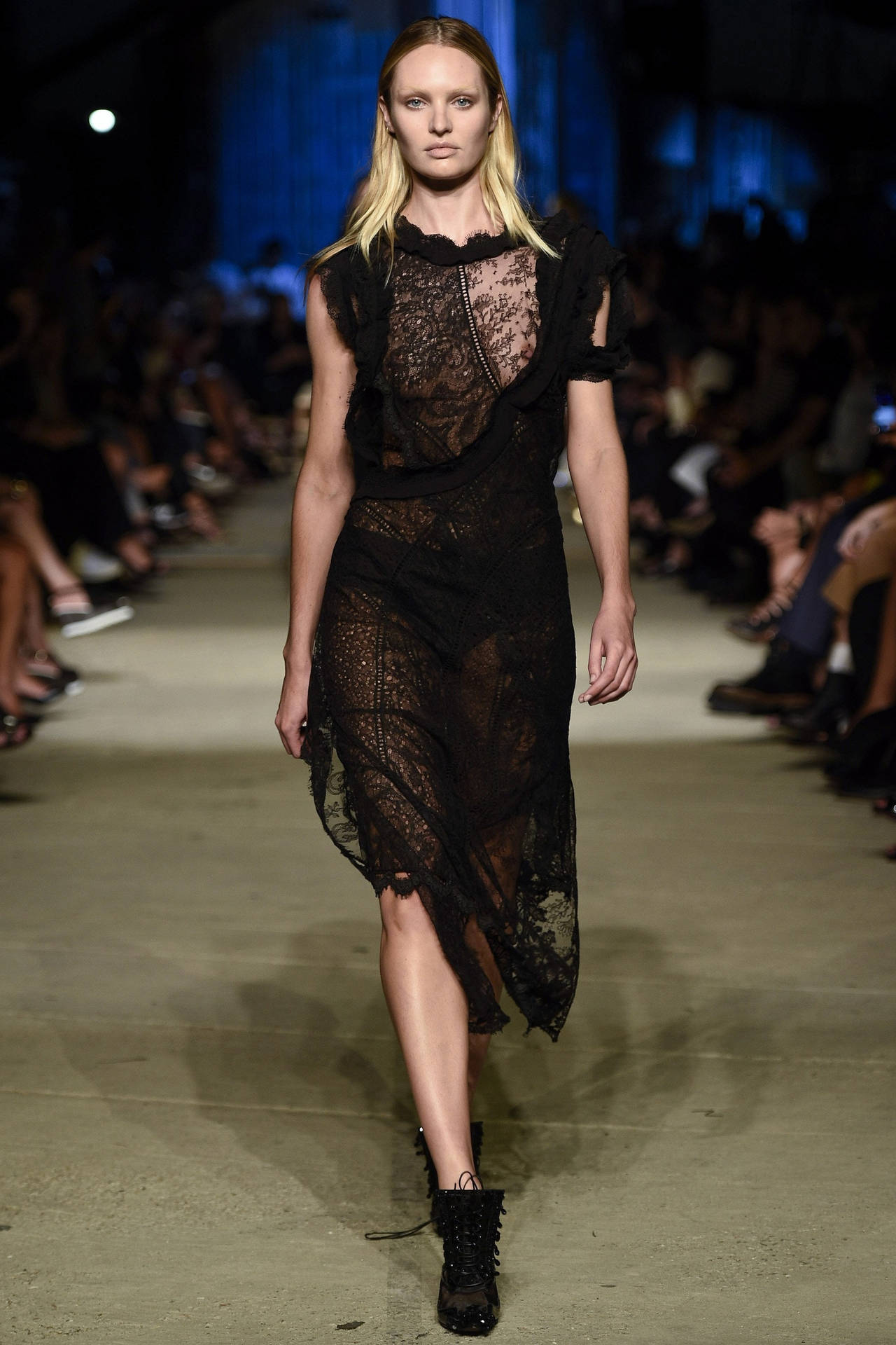 Candice Swanepoel on the runway for Givenchy's Ready-To-Wear 2016 Collection Wallpaper