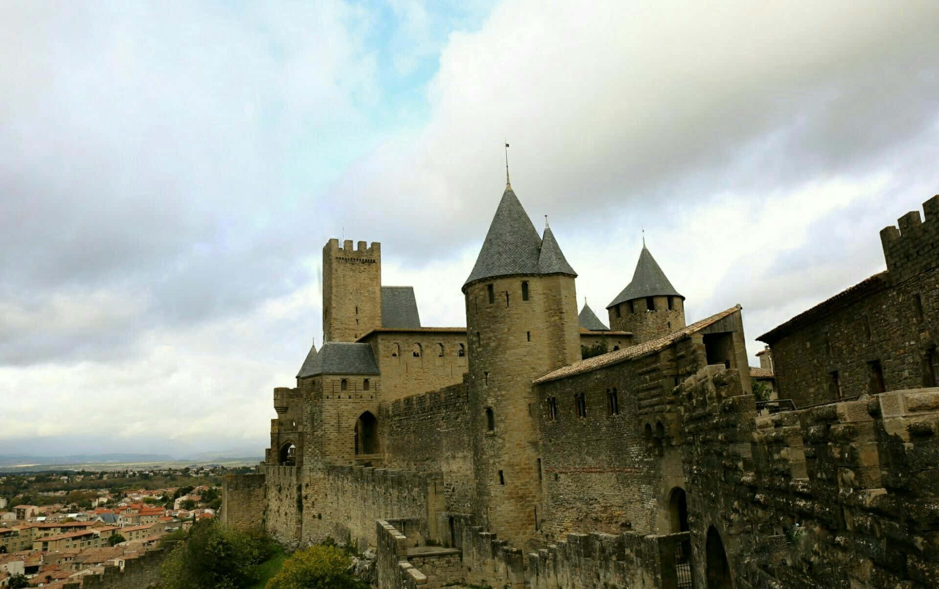 Majestic View of Carcassonne Castle and Ramparts Wallpaper