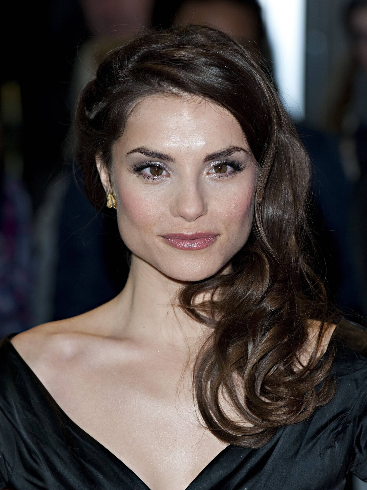 Charlotte Riley radiating elegance in a stunning outfit Wallpaper