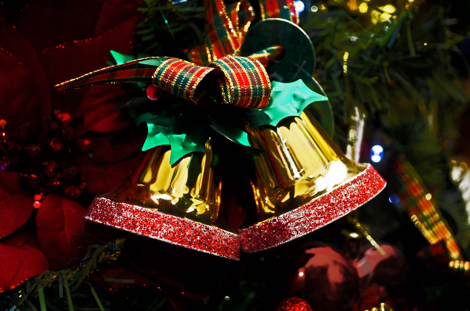 Christmas Bells Plaid Ribbon Wallpaper