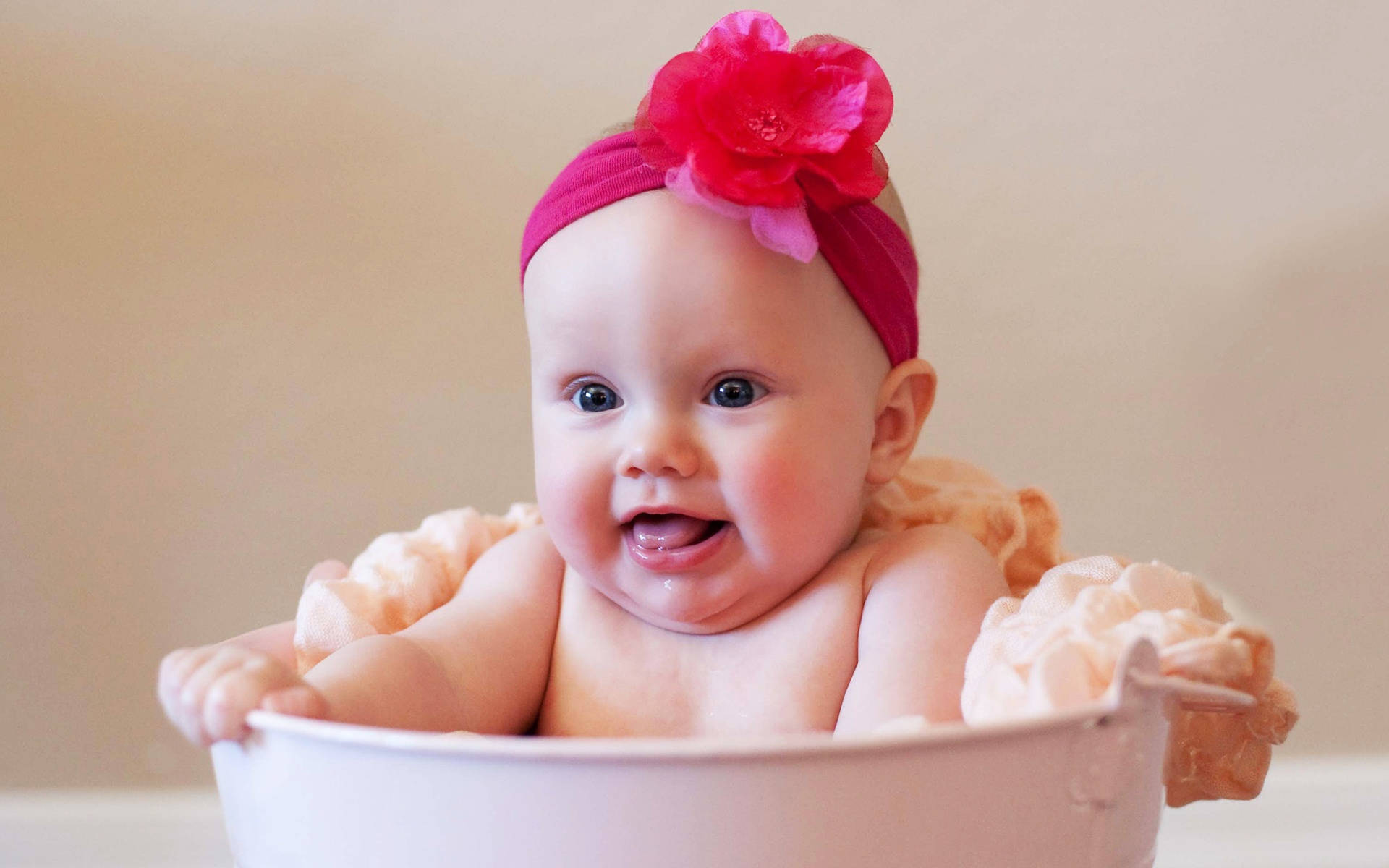 Cute Baby Girl Bucket Wallpaper