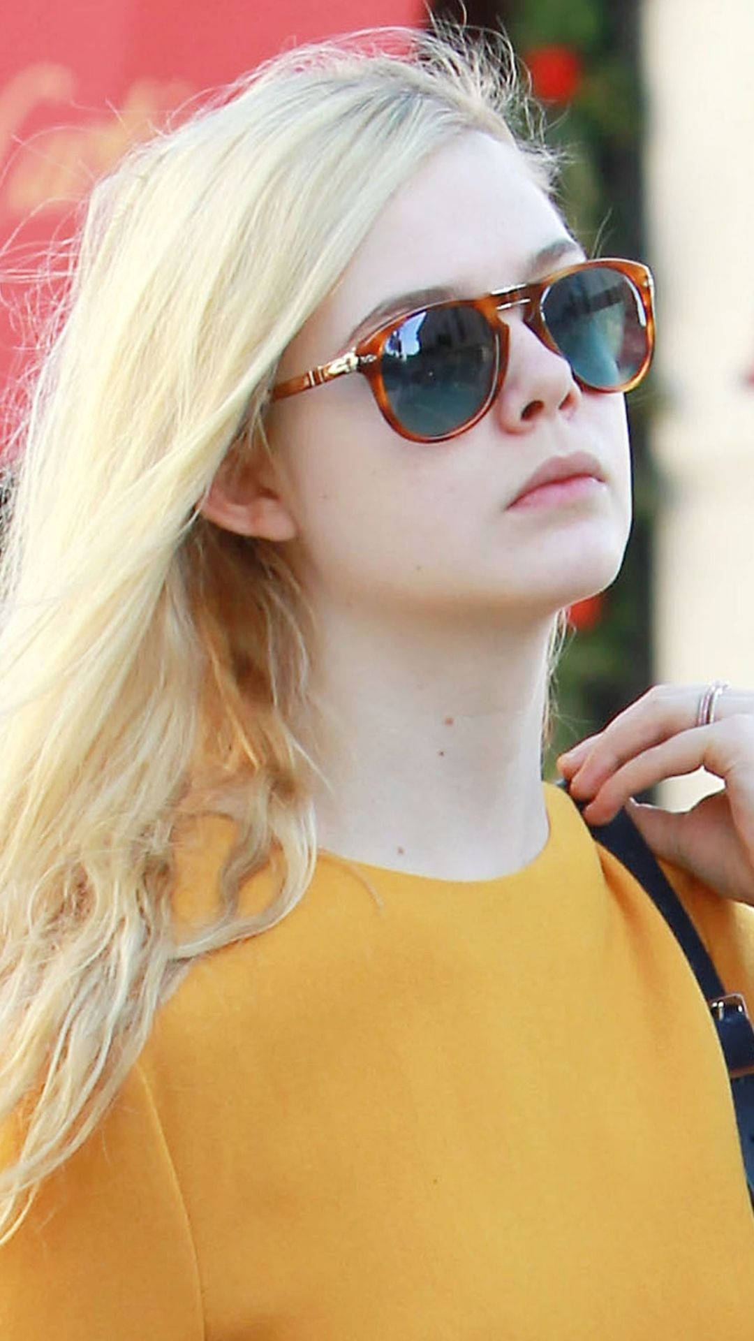 Elle Fanning In Cool Shades Wallpaper
