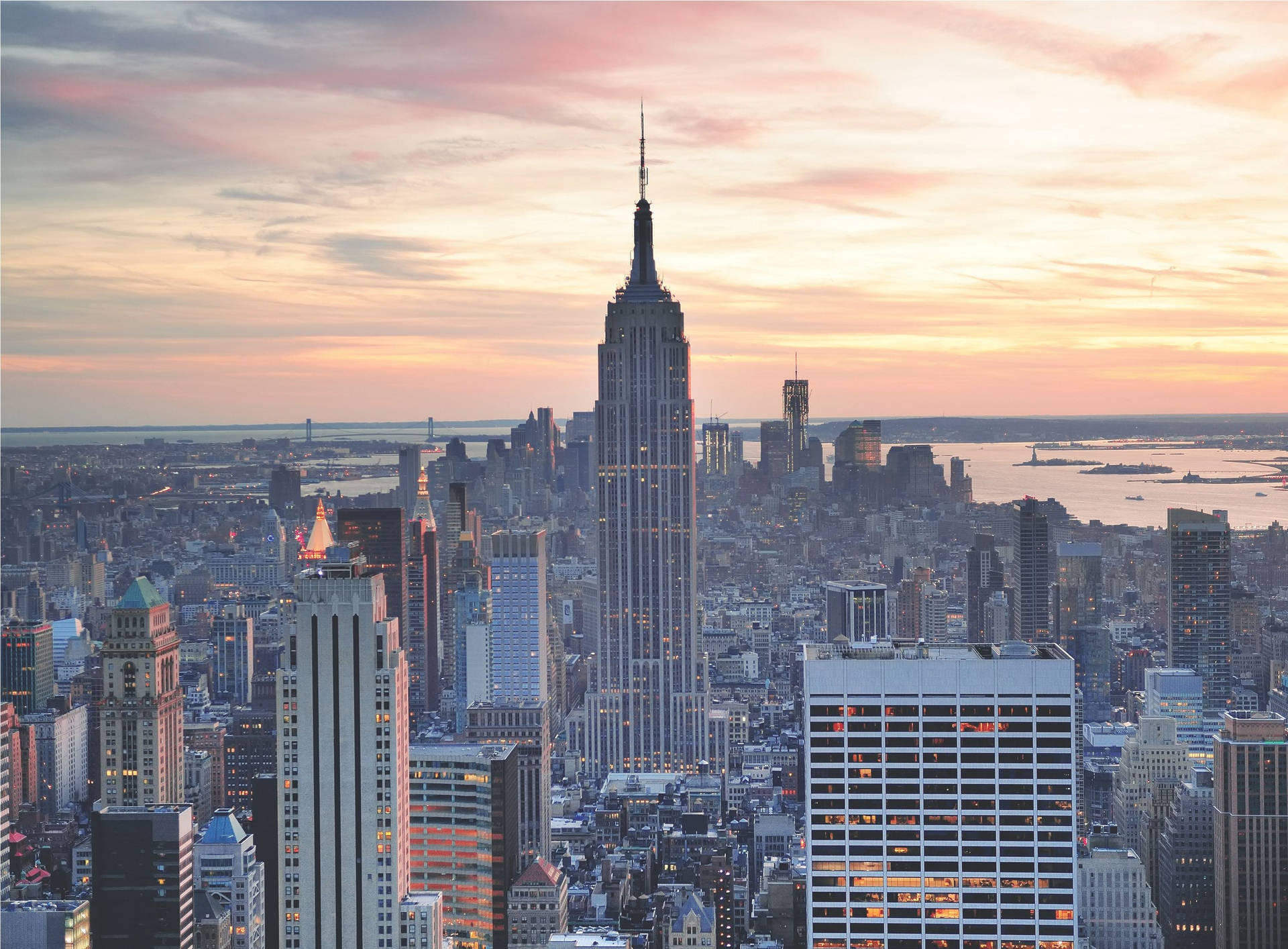 Spectacular Sunset Over the New York Skyline Wallpaper