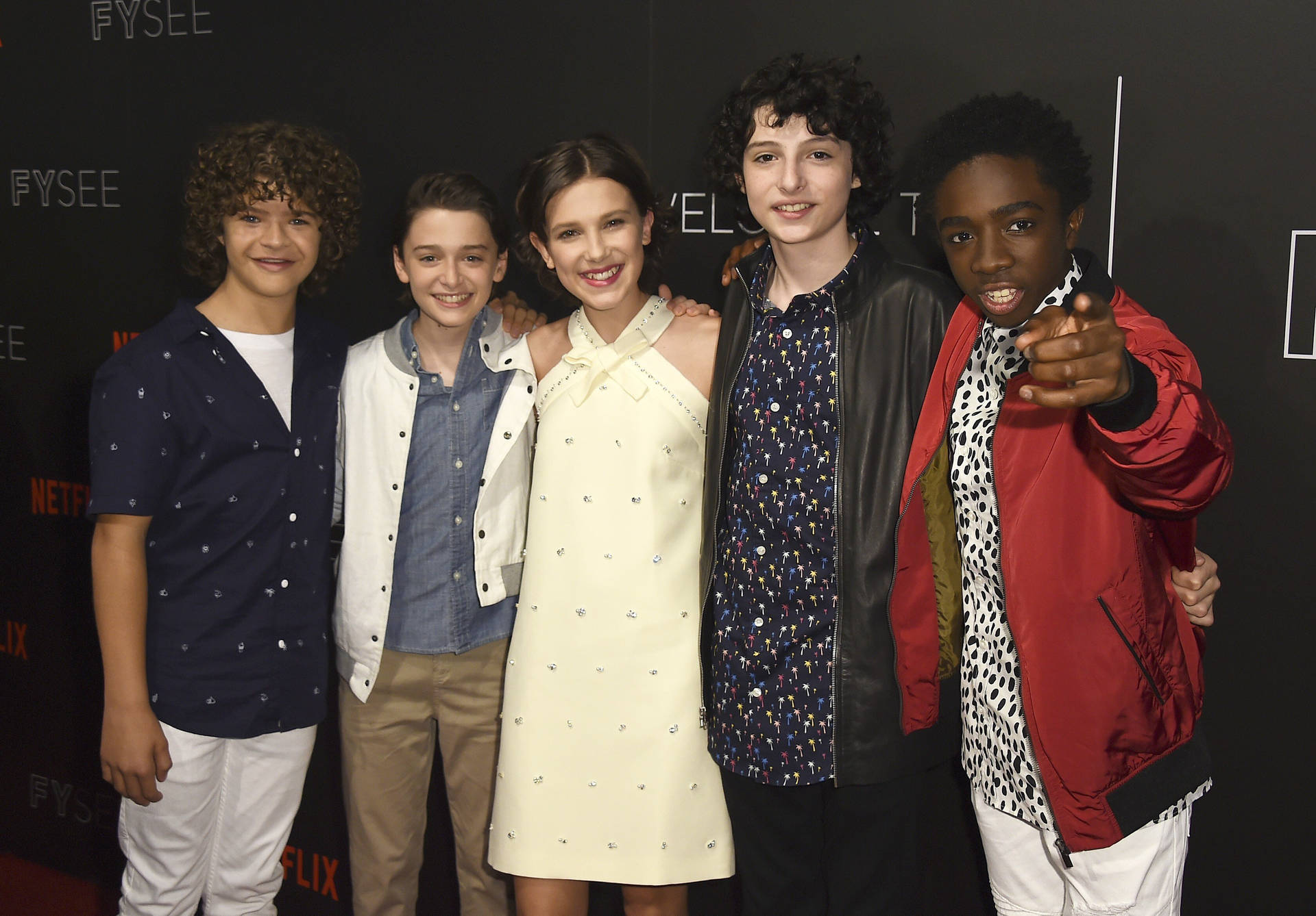 Finn Wolfhard With Child Actors Wallpaper