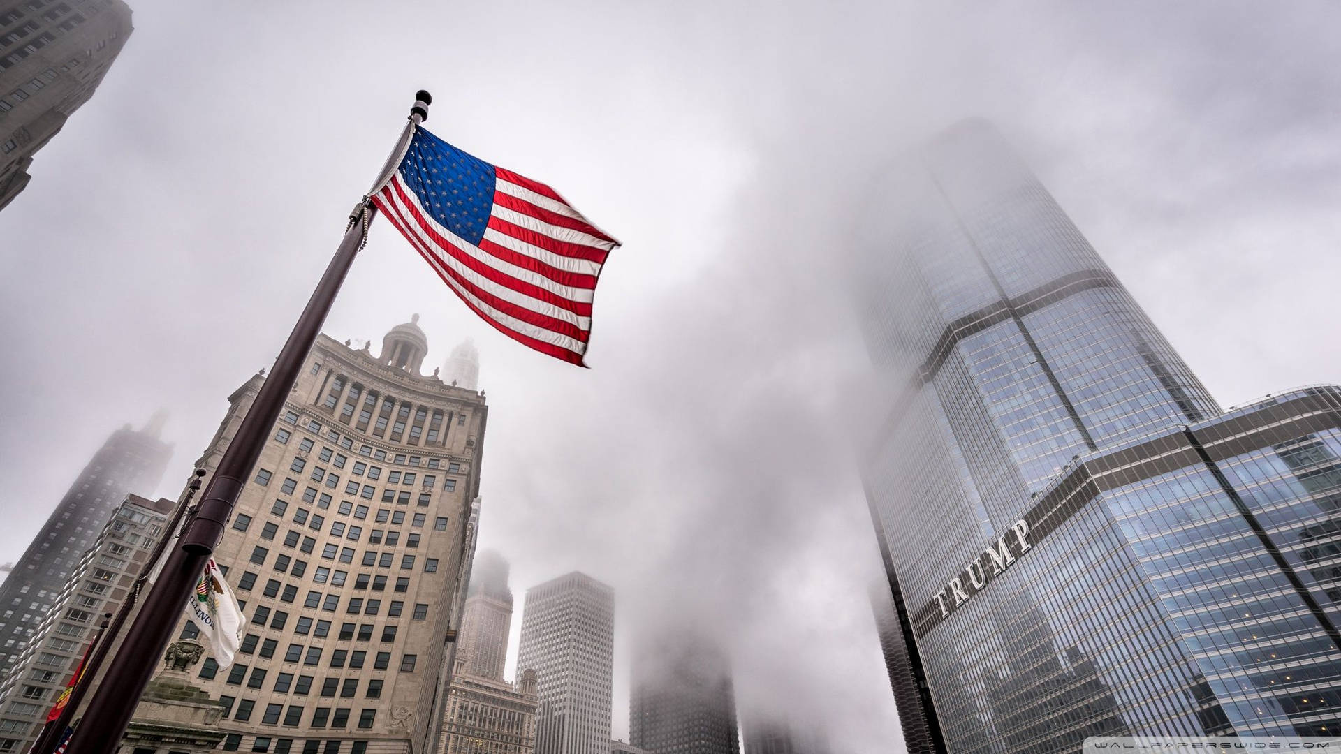 A mysterious mist cloaking Trump Tower in Chicago Wallpaper