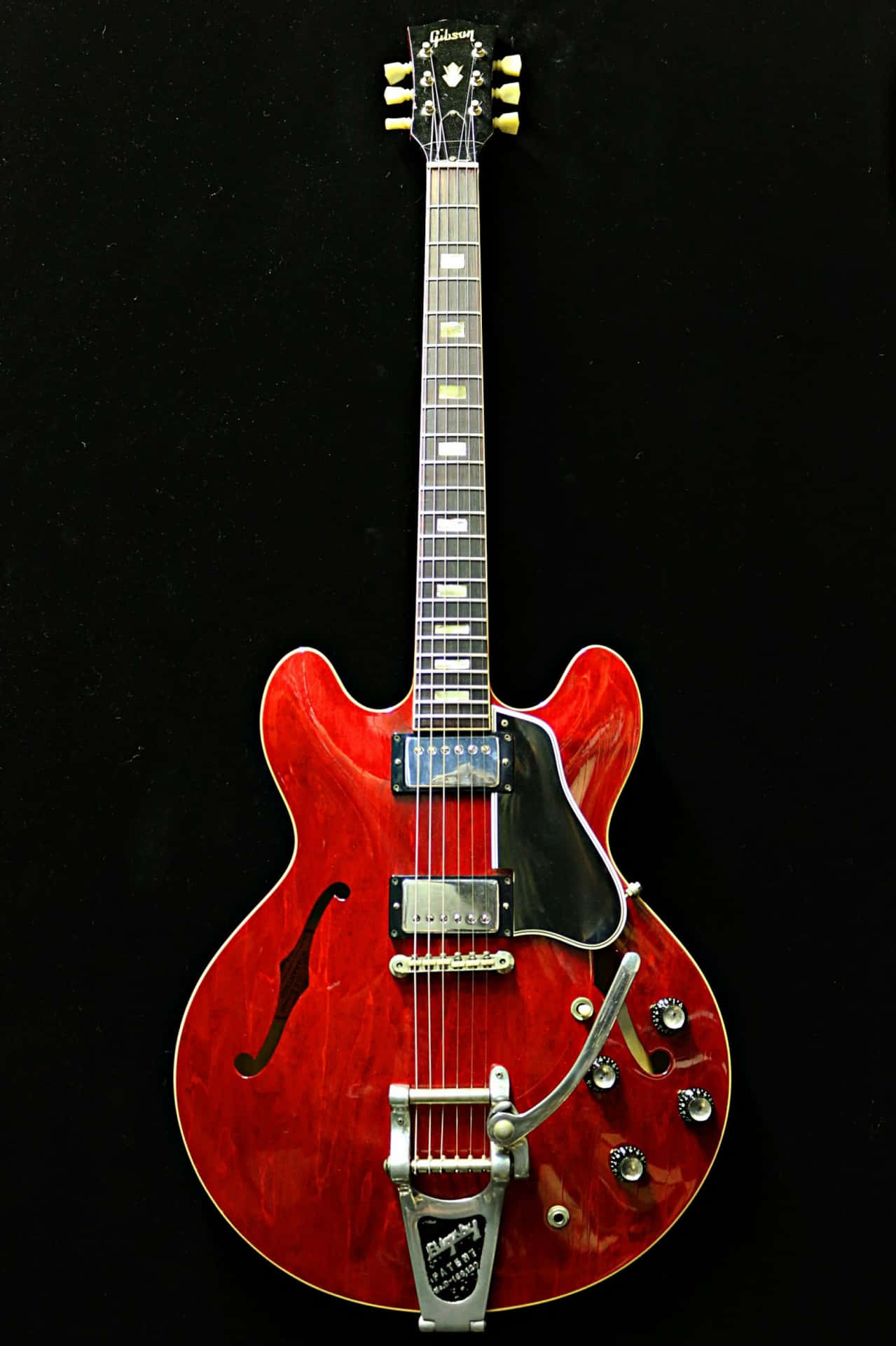 Red Gibson 335 On Solid Black Wallpaper