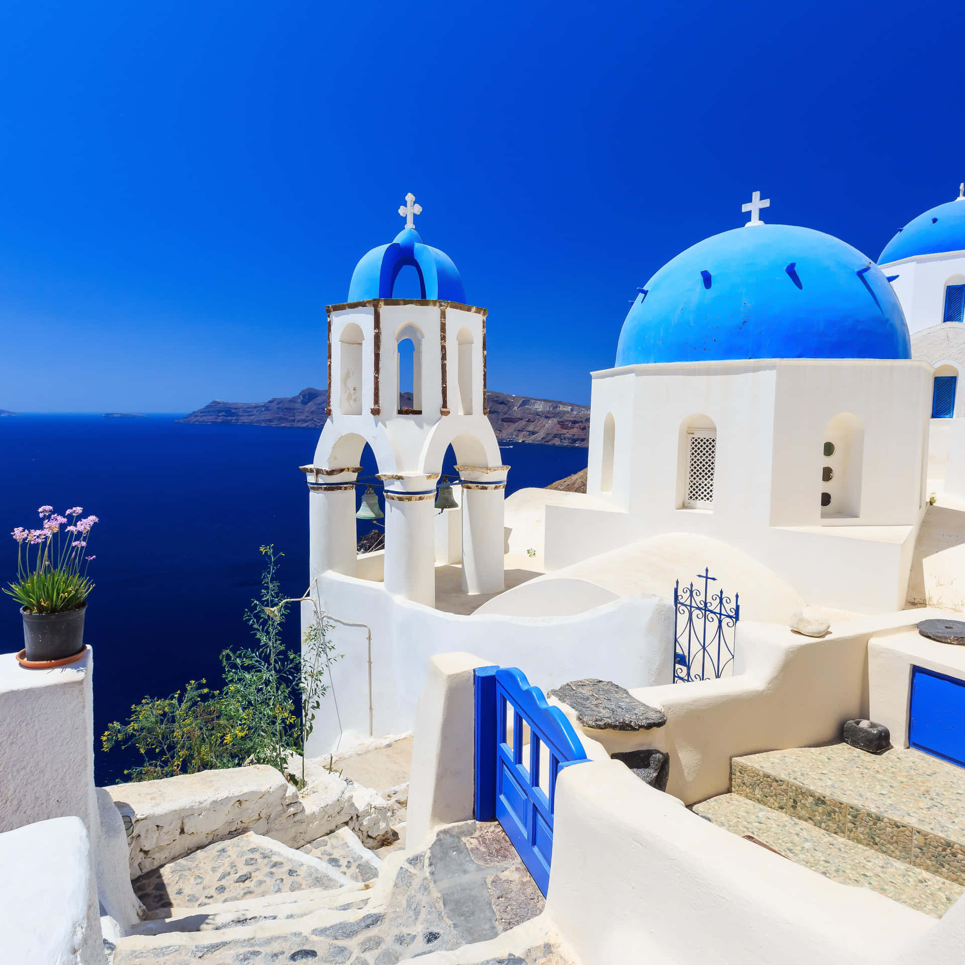 Sail and explore the stunning seaside of Greece