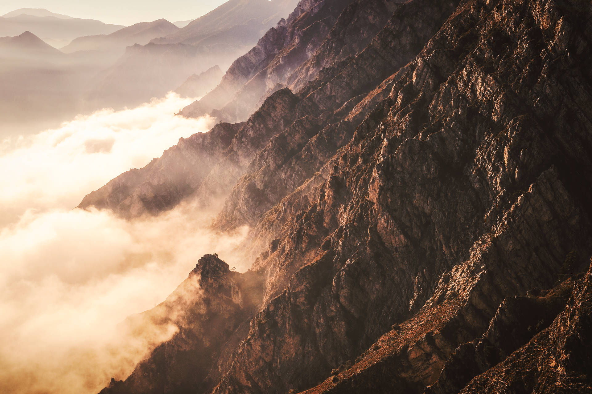 Stunning HD Desktop Mountain Landscape Wallpaper