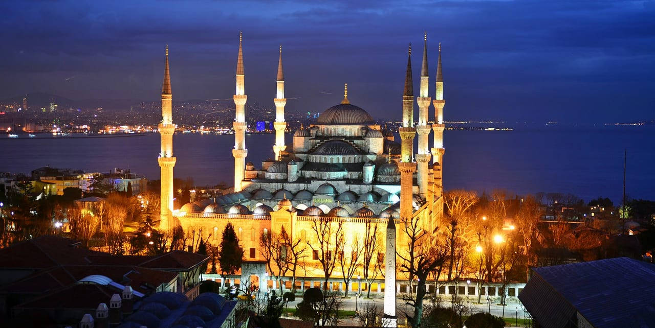 Impressive Blue Mosque Of Istanbul Wallpaper