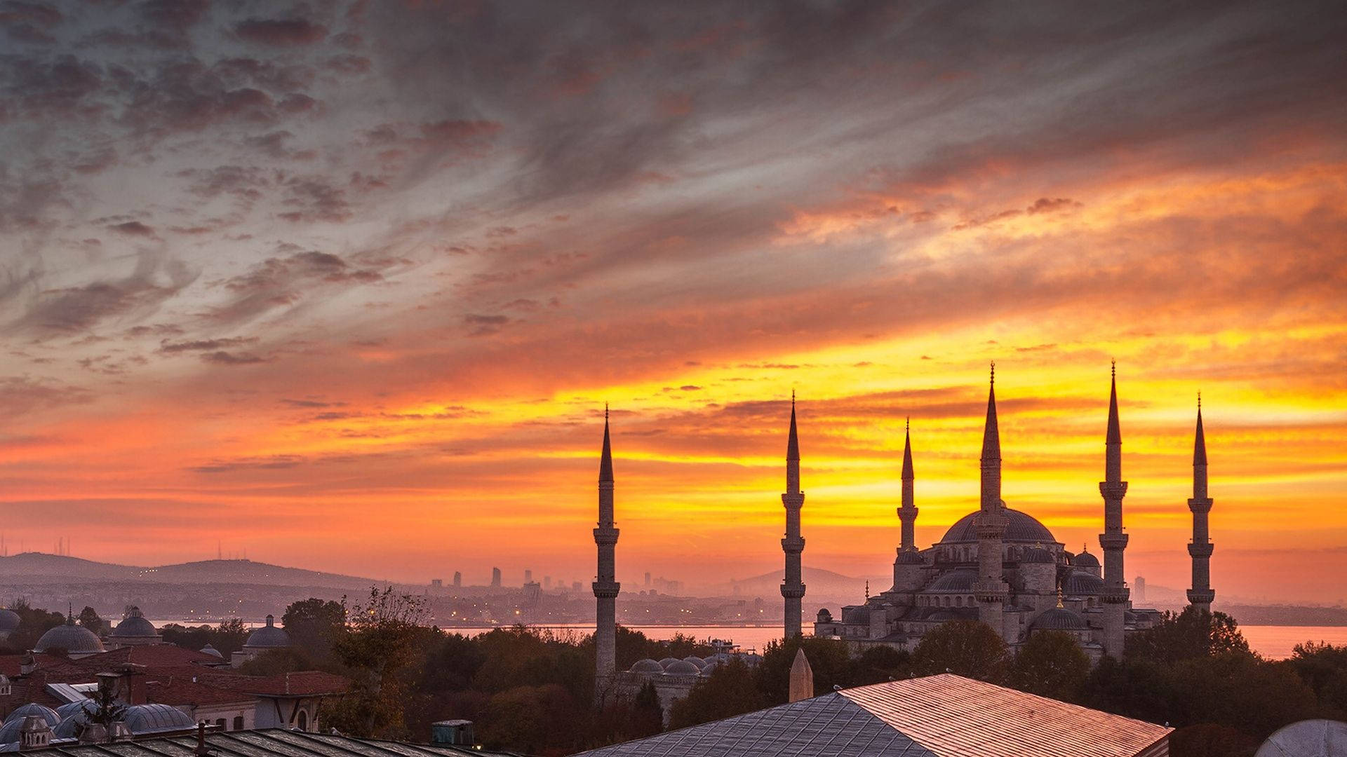 Istanbul's Mosque In A Great Sunset Wallpaper