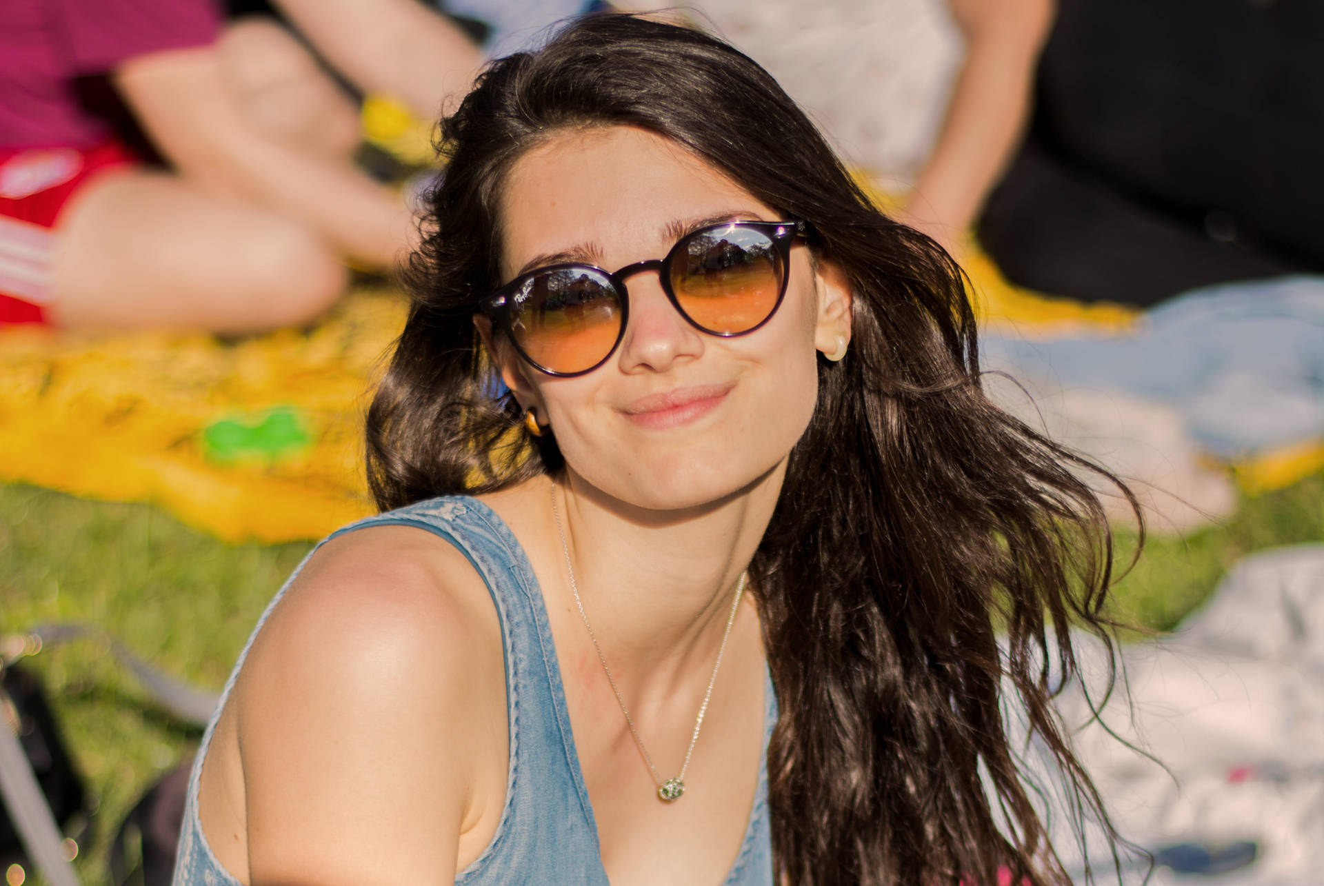 Italian Girl Wearing Sunglasses Outdoors Wallpaper