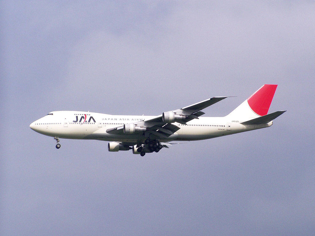 Japan Airlines Cloudy Flying Wallpaper