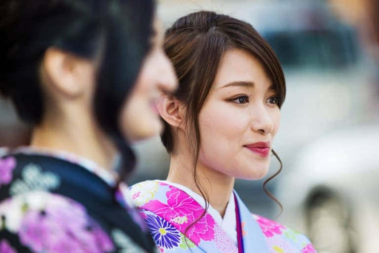 Japanese Women In Kimono Wallpaper