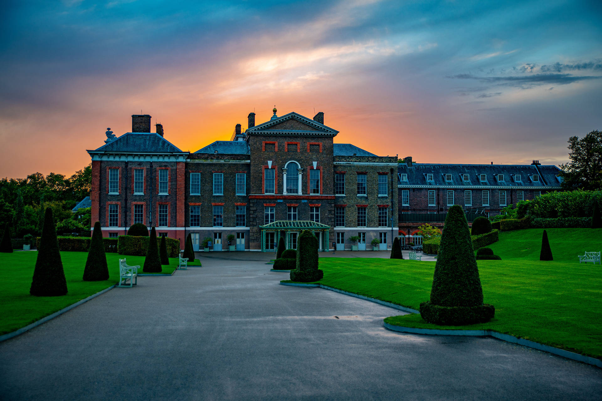 Kensington Palace Photographed During Sunset Wallpaper