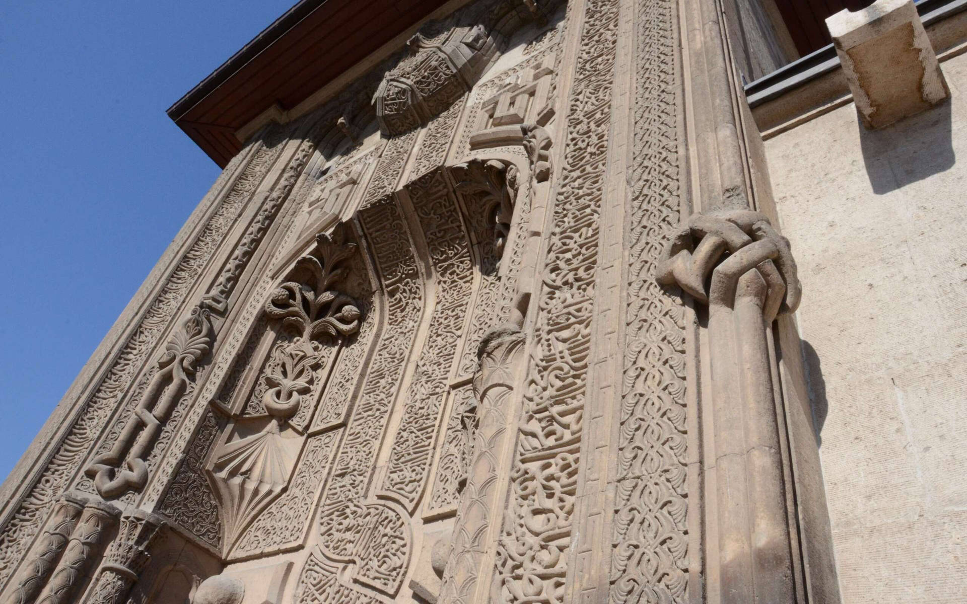 Konya Architectural Column Wallpaper