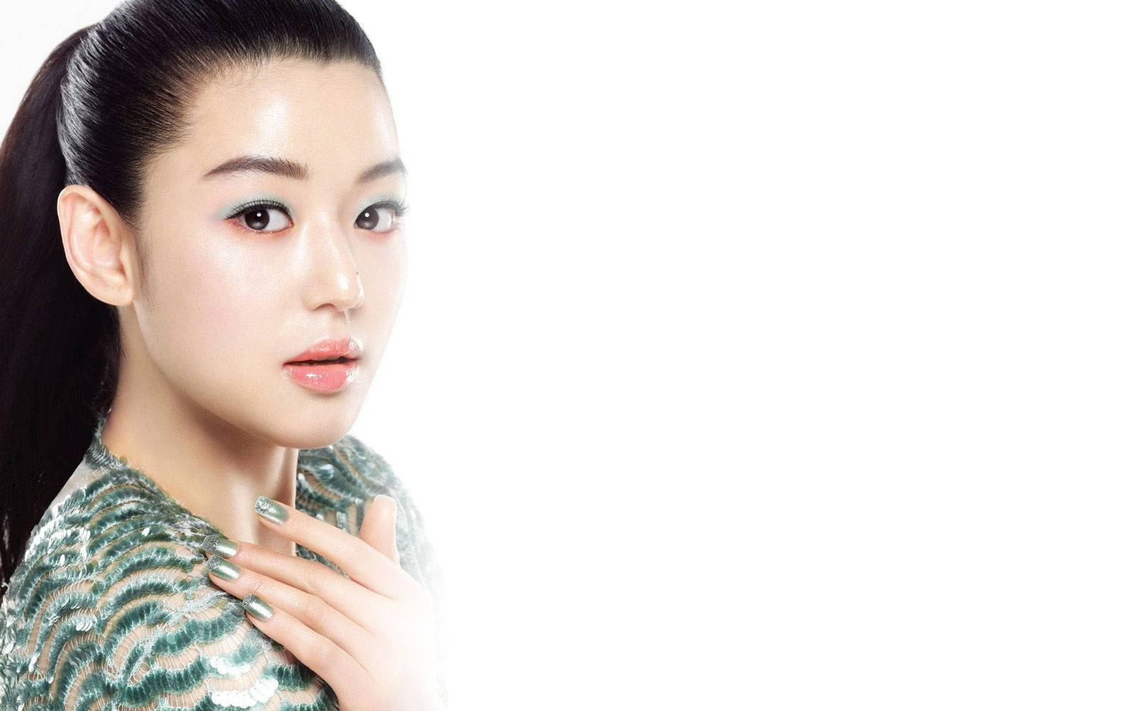 Korean Girl Actress Jun Ji Hyun Wallpaper