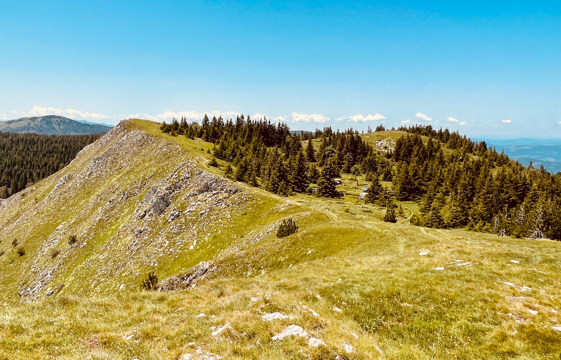 Kosovo Green Mountains And Prairie Wallpaper
