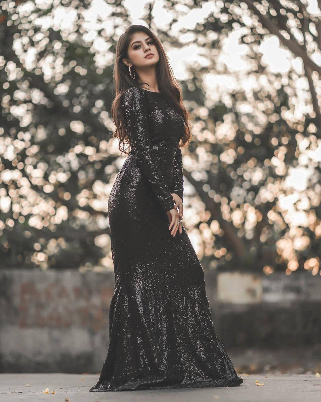 Long Black Dress Arishfa Khan Wallpaper