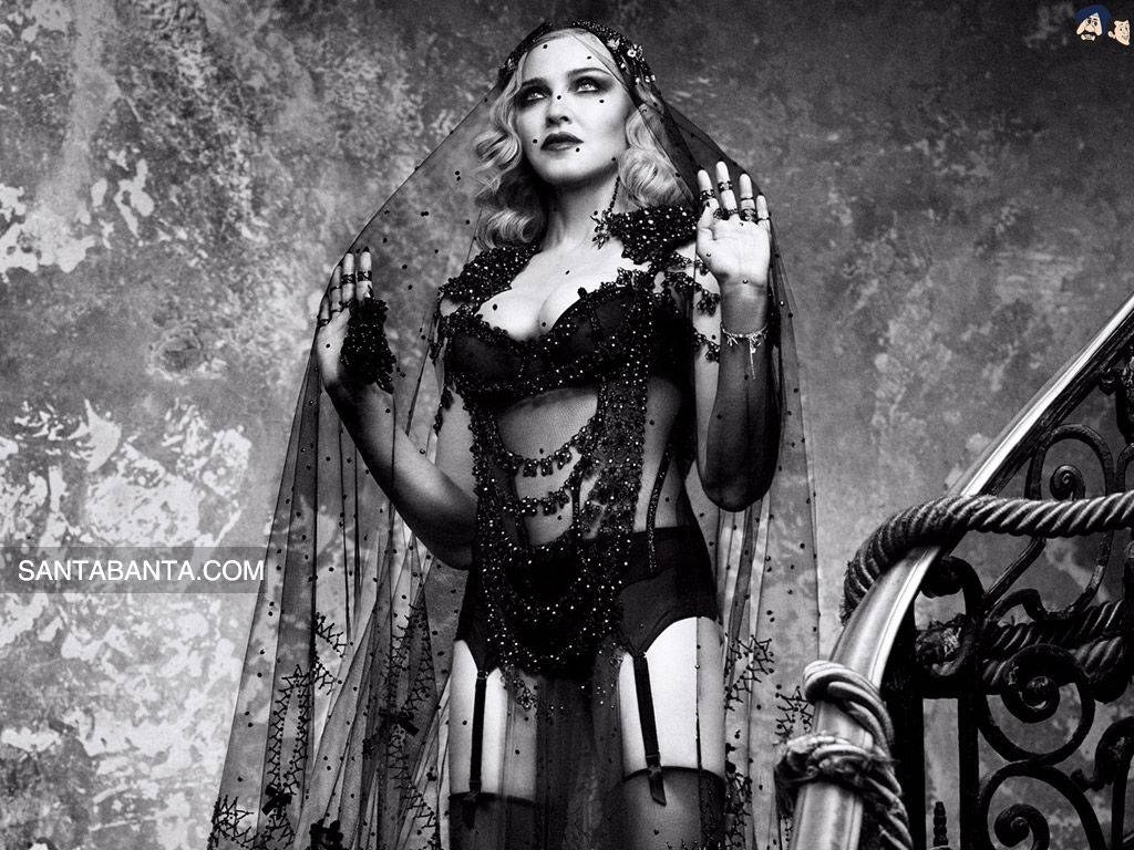 Madonna rocking an amorous goth look. Wallpaper