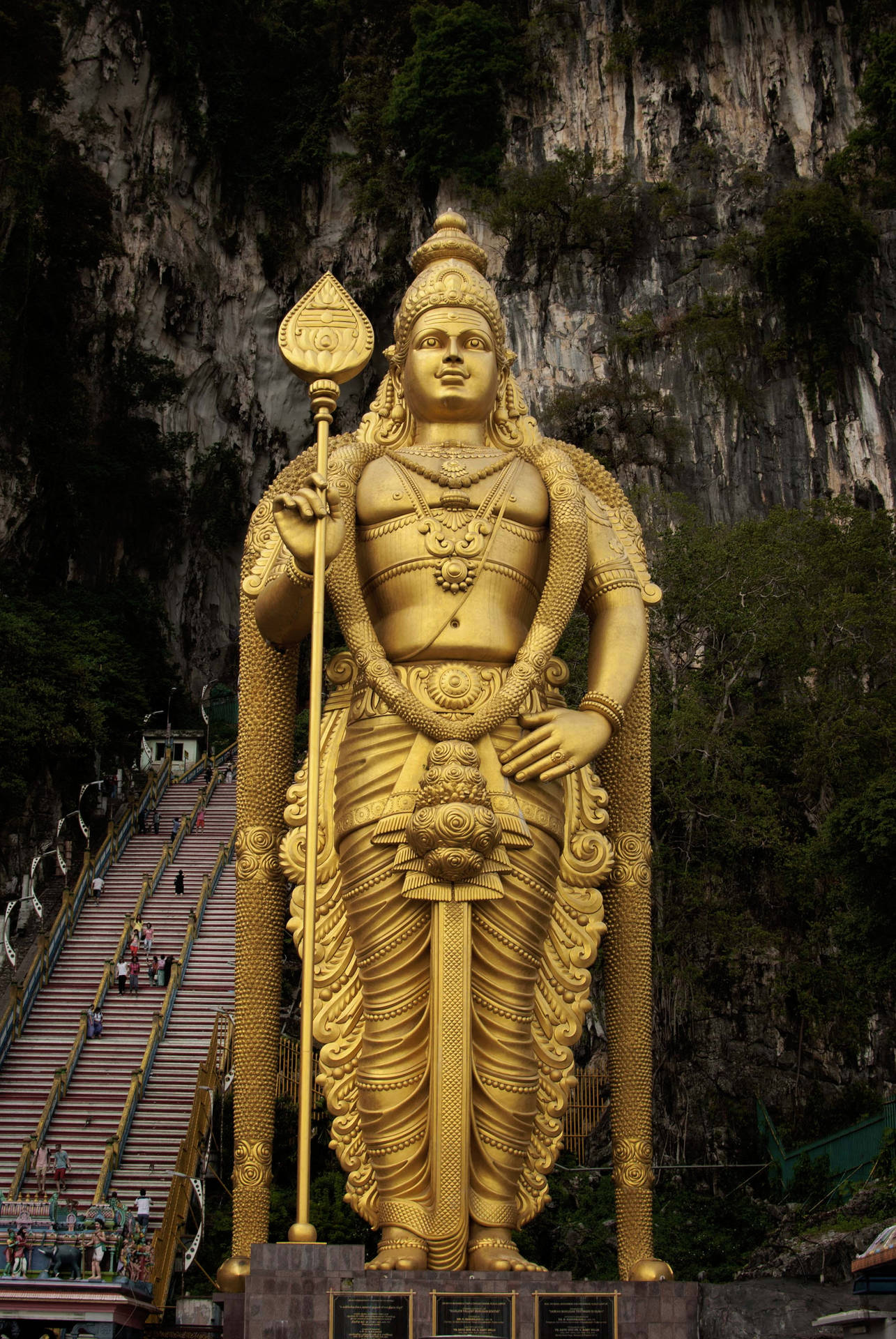 Malaysia Golden Deity Statue Wallpaper