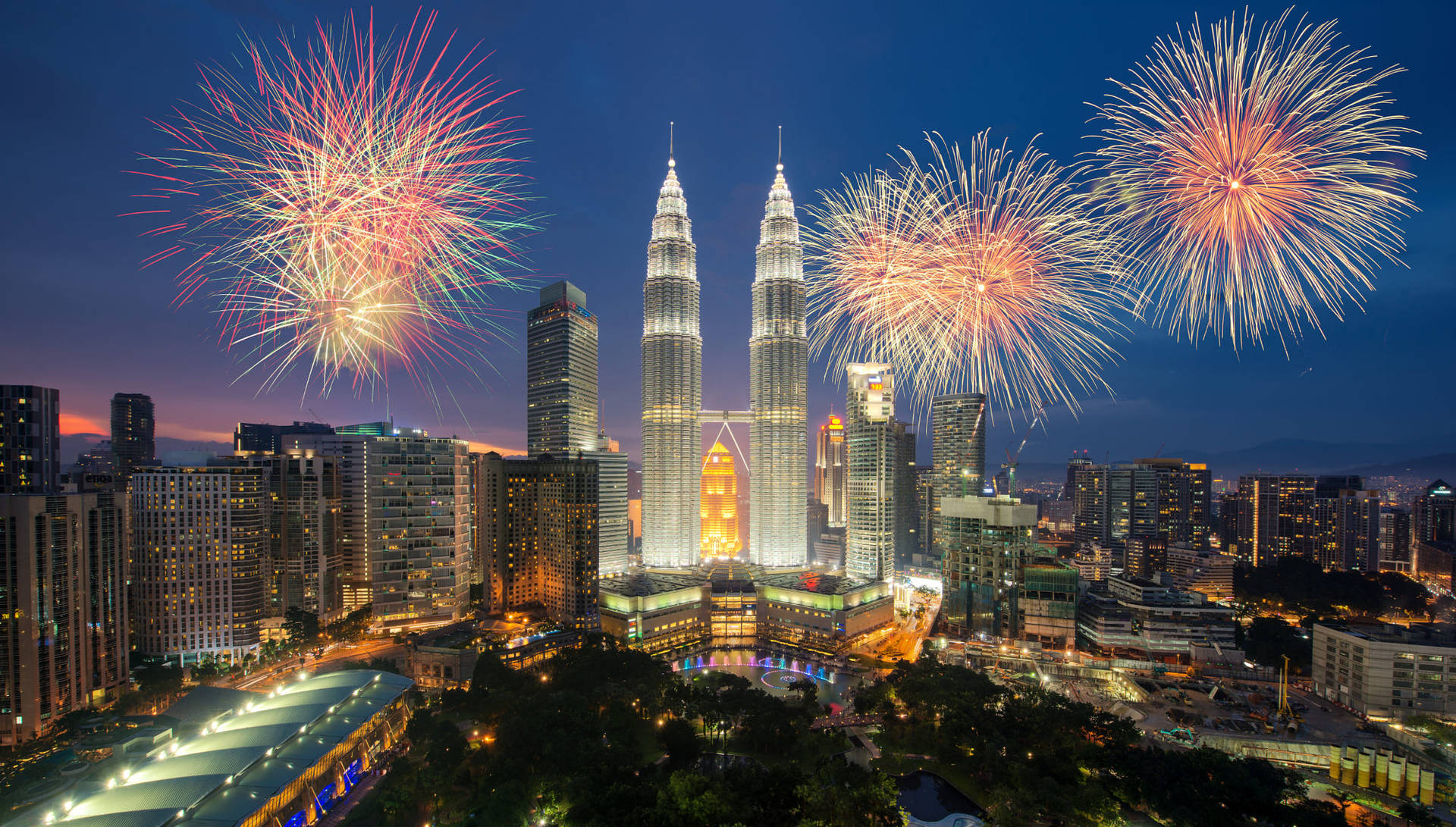Malaysia Pretty Fireworks Wallpaper
