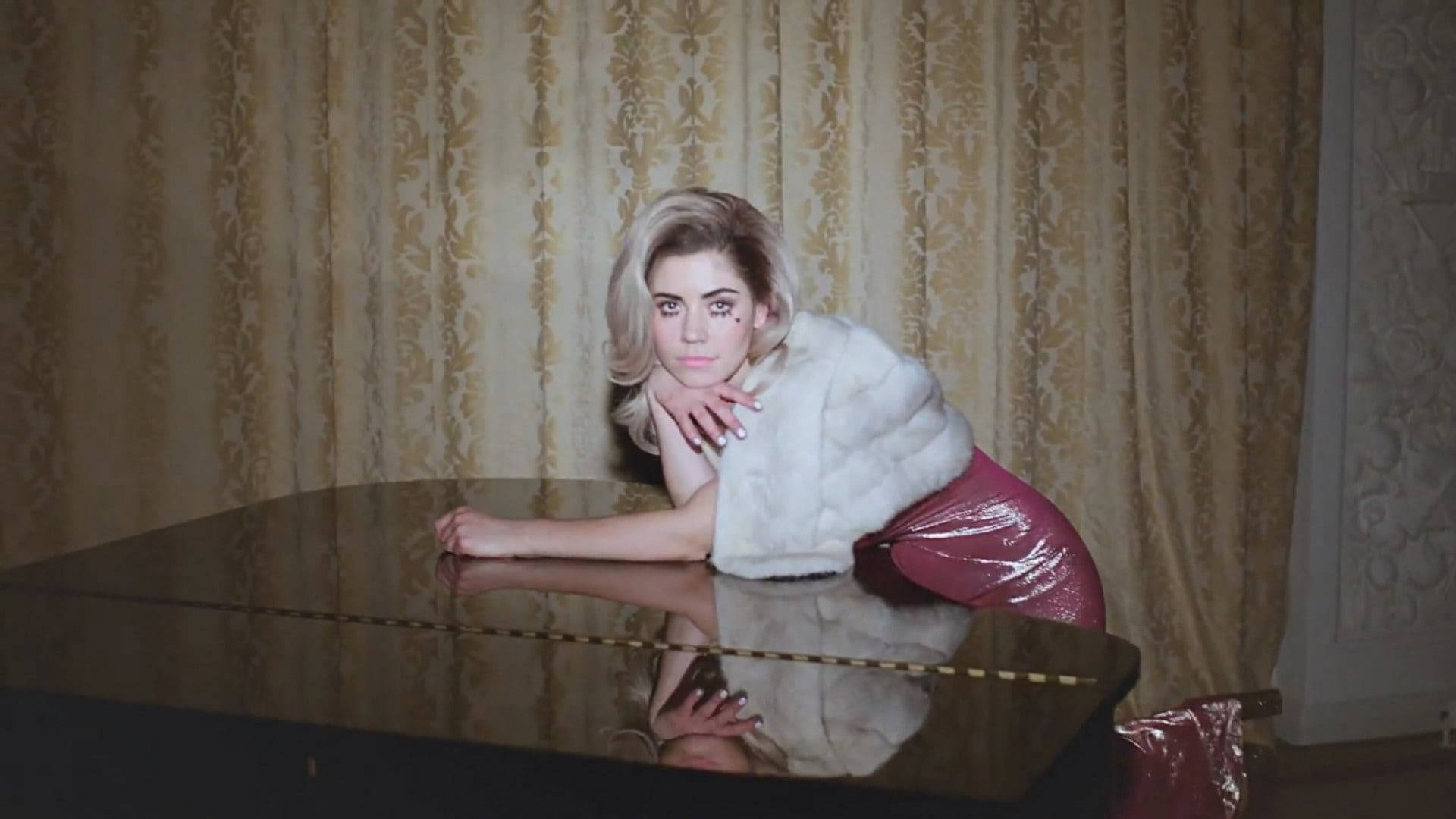 Marina And The Diamonds Piano Wallpaper