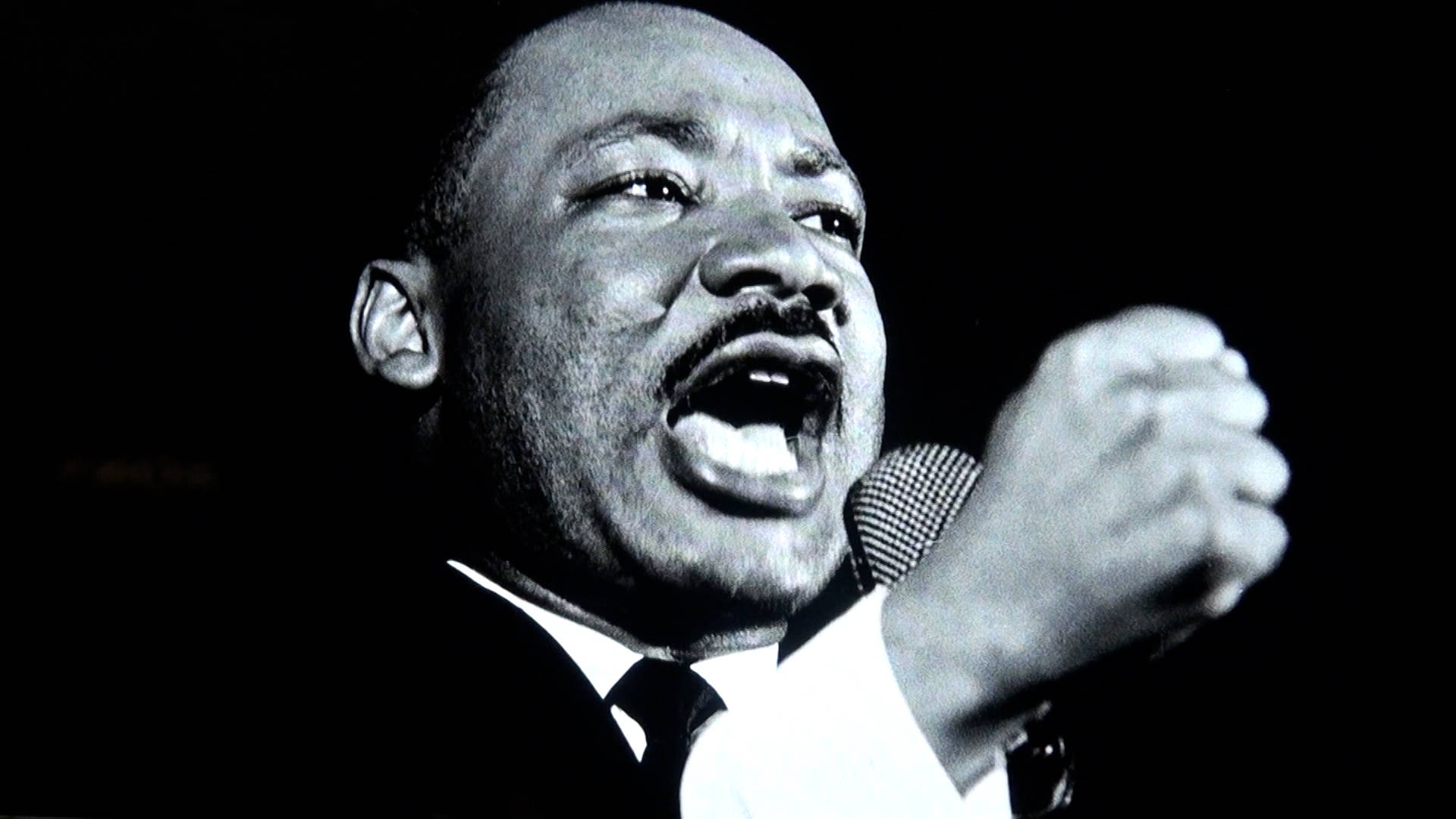 Martin Luther King Jr delivering his iconic speech Wallpaper