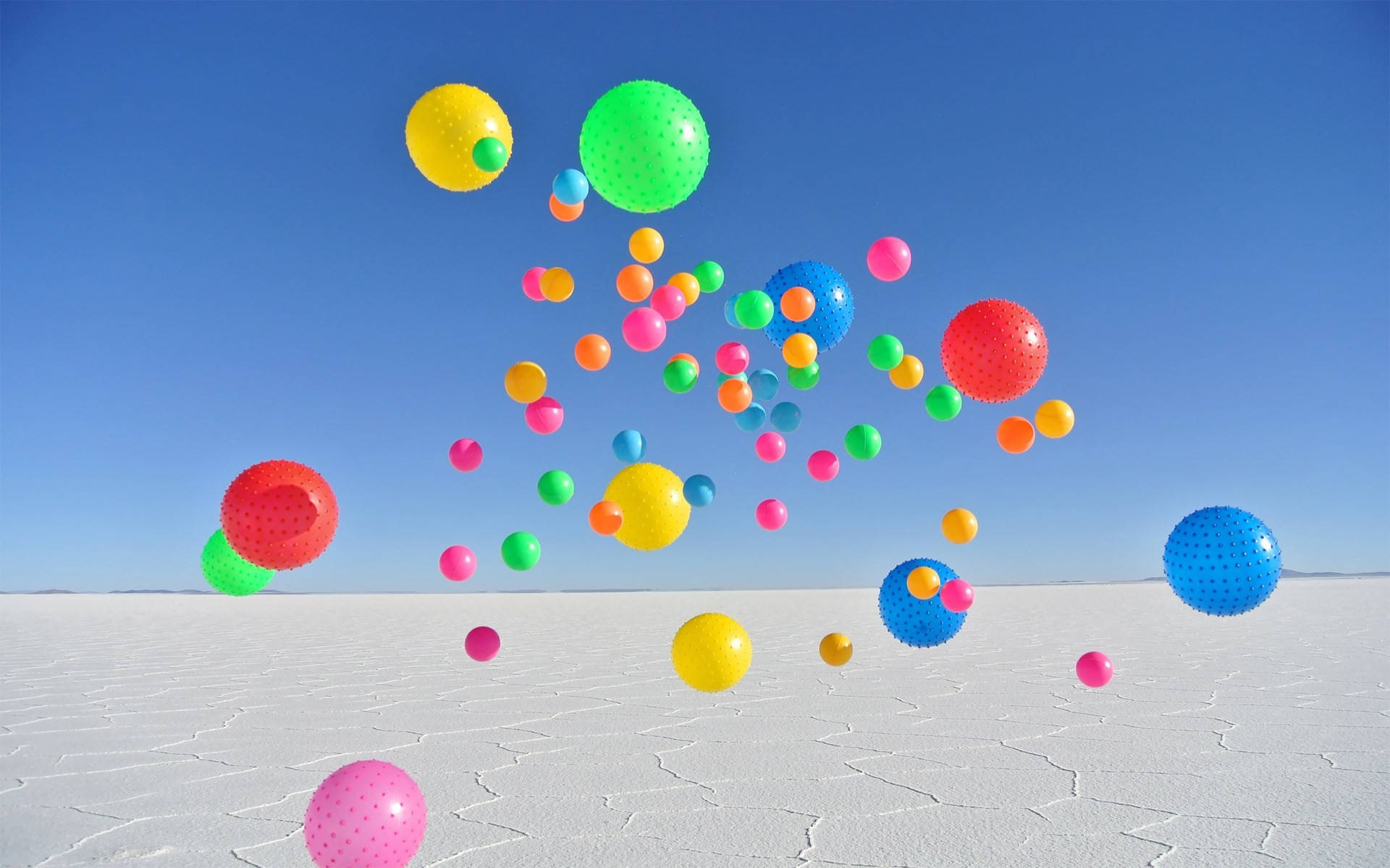 Moving Desktop Colorful Balloons Wallpaper