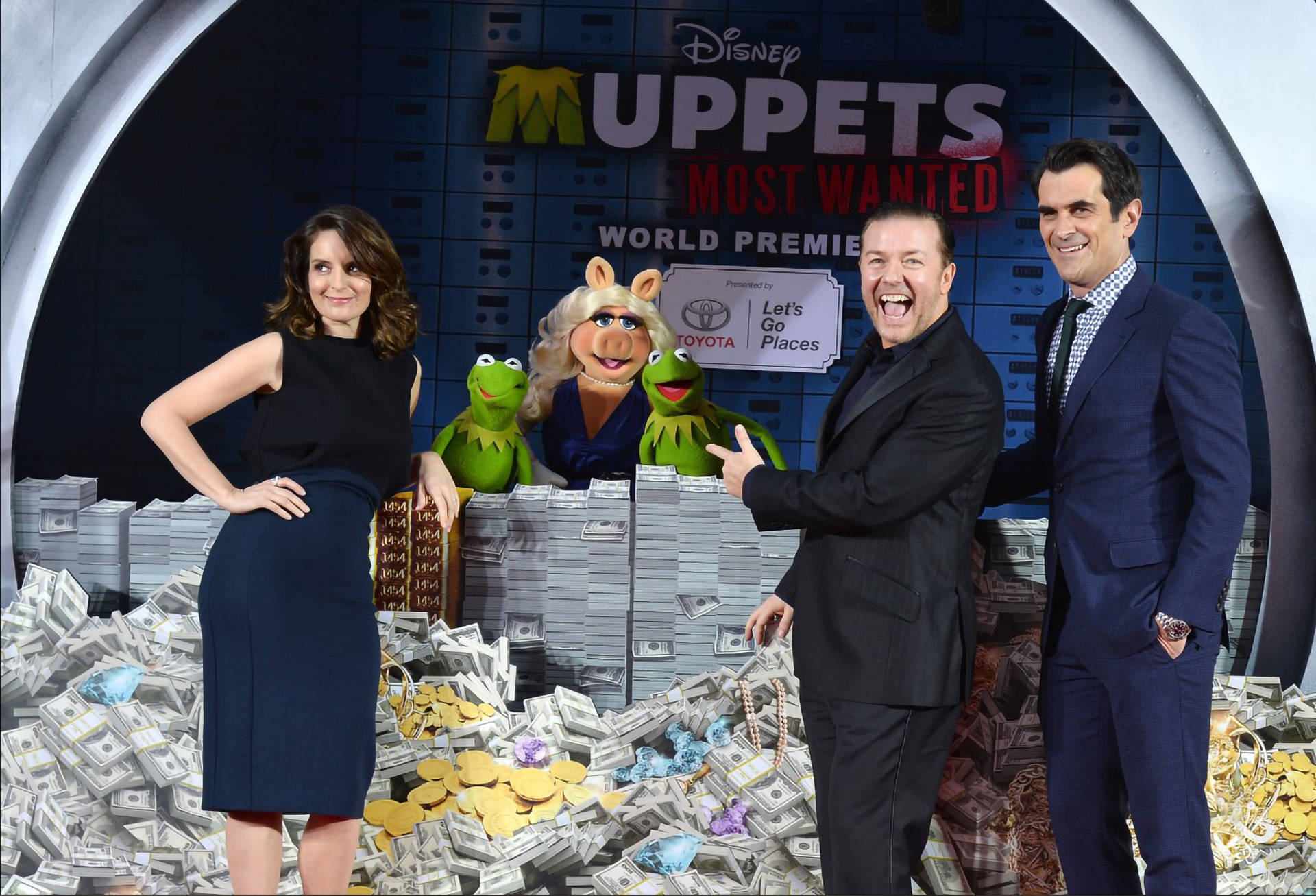 Muppets Most Wanted Cash Vault Wallpaper
