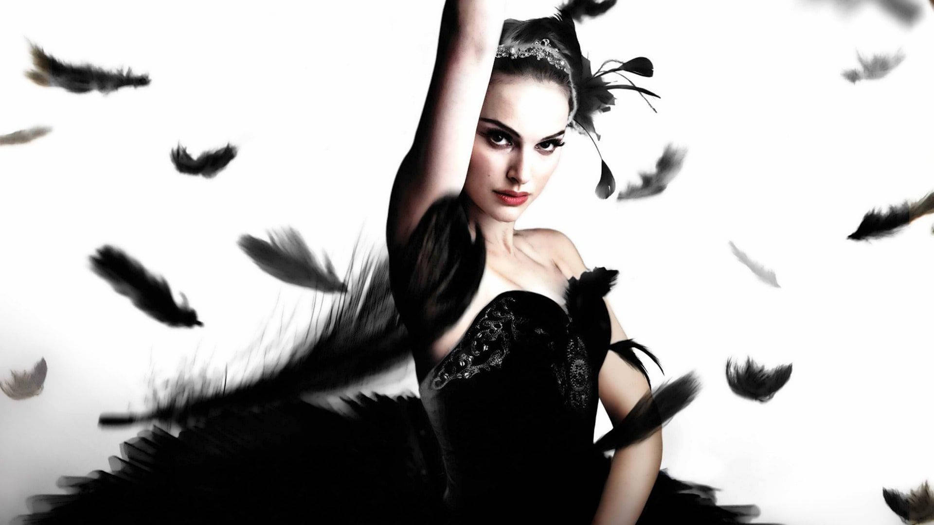 Elegant Natalie Portman in Black Dress Wallpaper