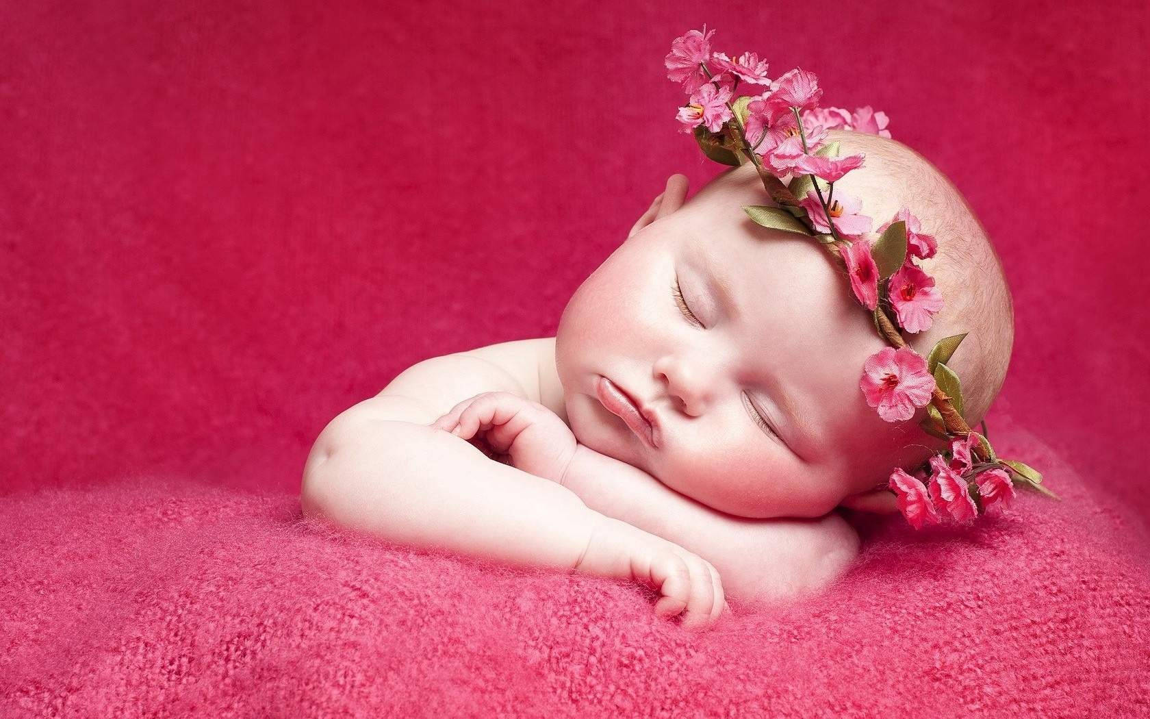 Newborn Cute Baby Girl Wallpaper