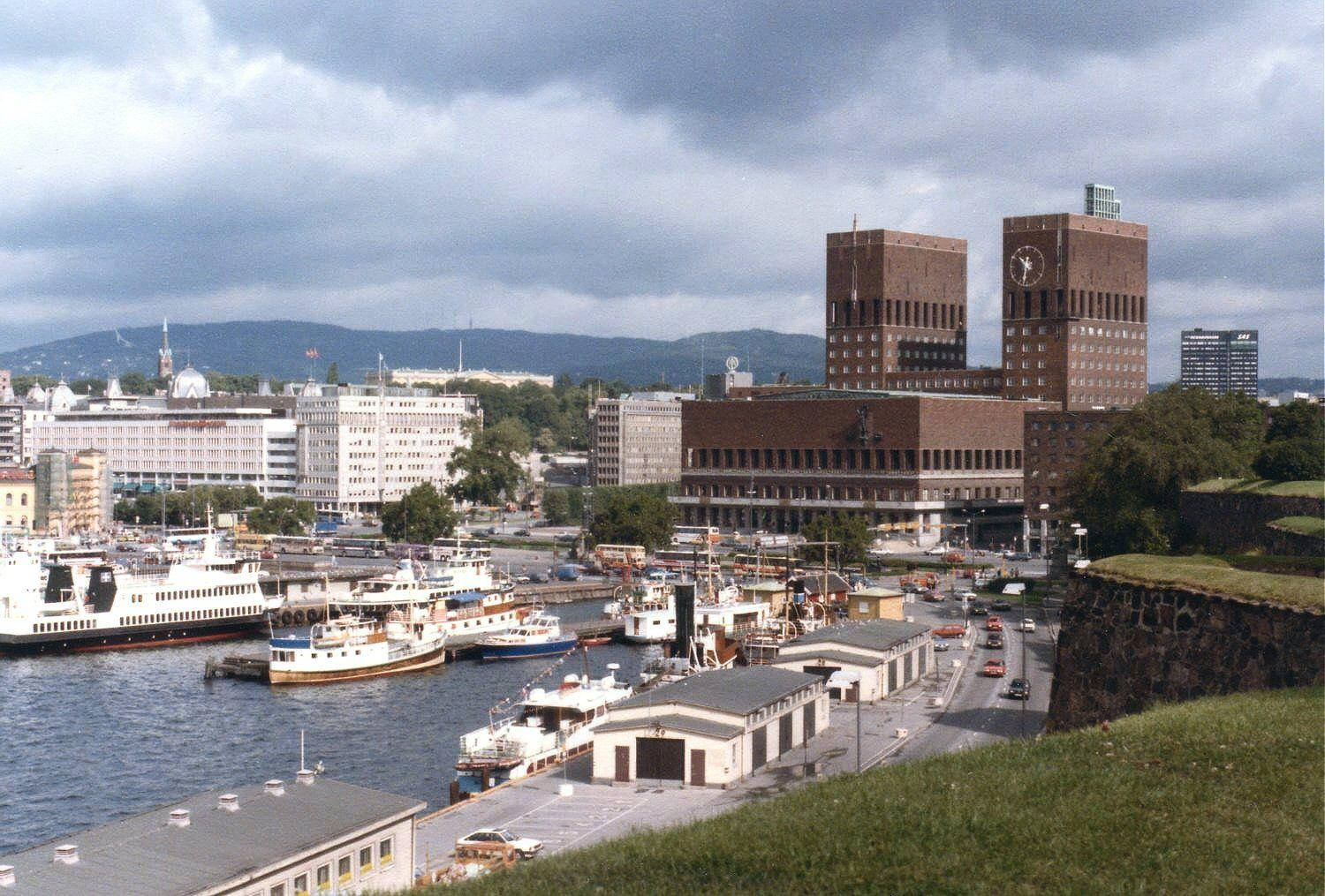 Oslo City River Wallpaper