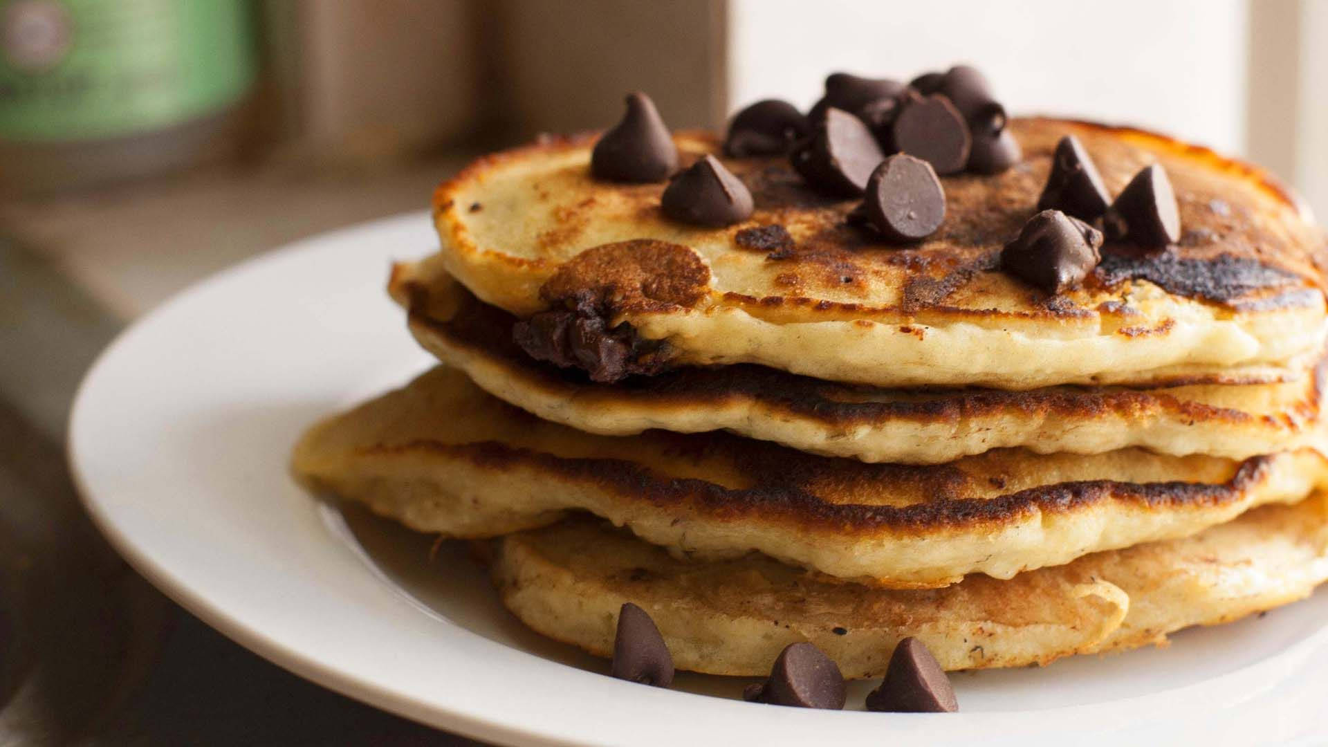 Pancakes With Chocolate Kisses Wallpaper