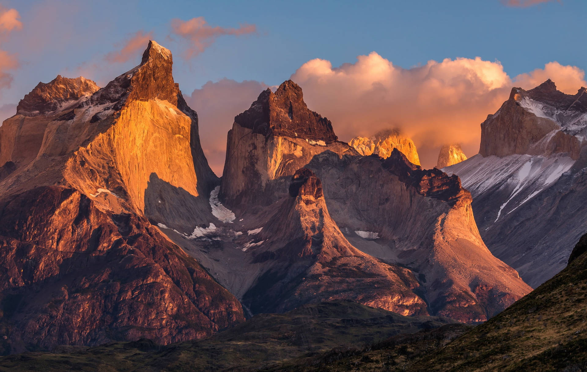 Patagonia Intricate Slopes And Shapes Wallpaper