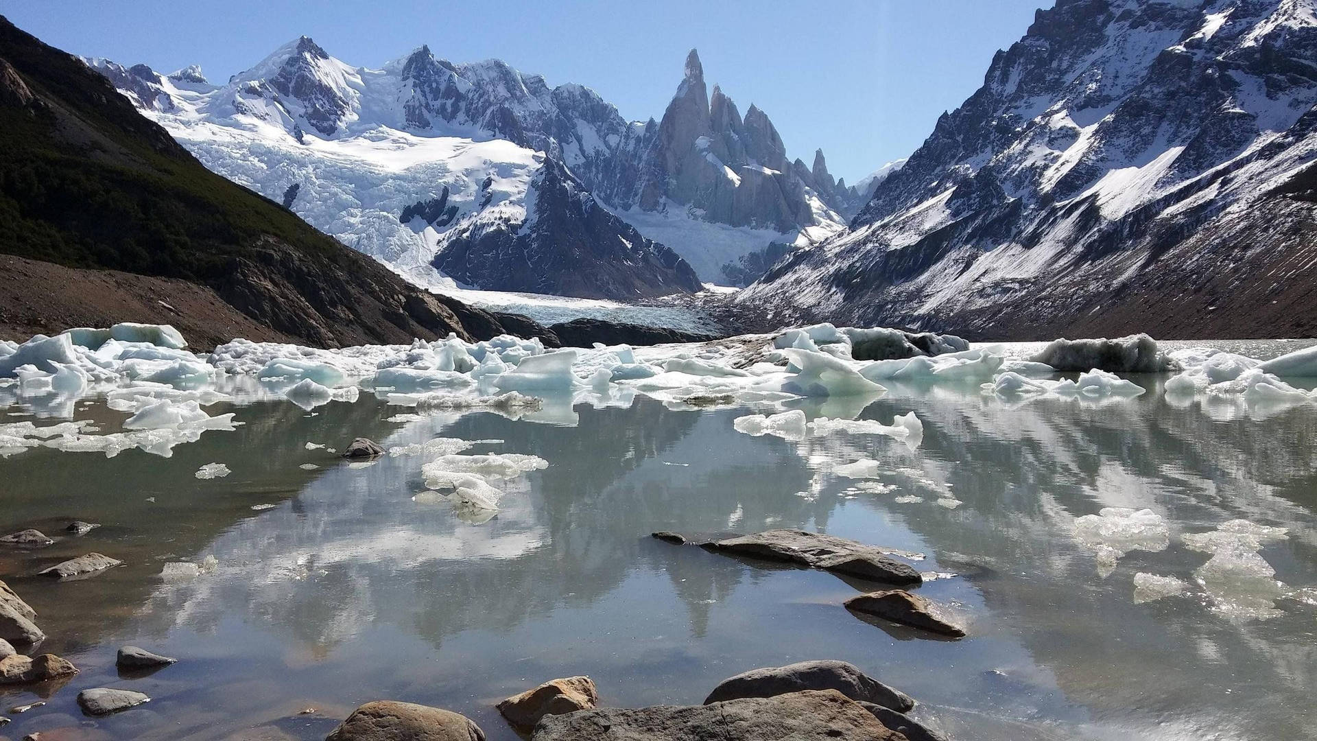 Patagonia Lake Full Of Ice Wallpaper