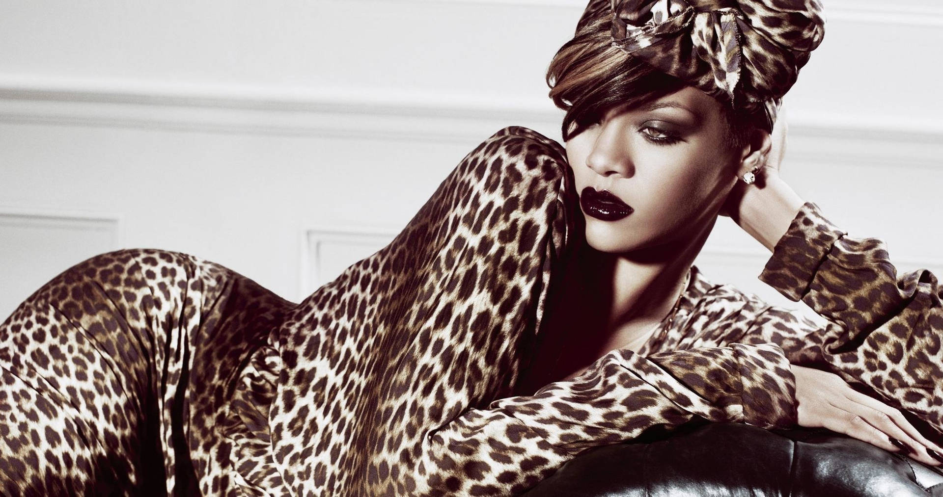 Rihanna struts her stuff in a fierce leopard print outfit Wallpaper