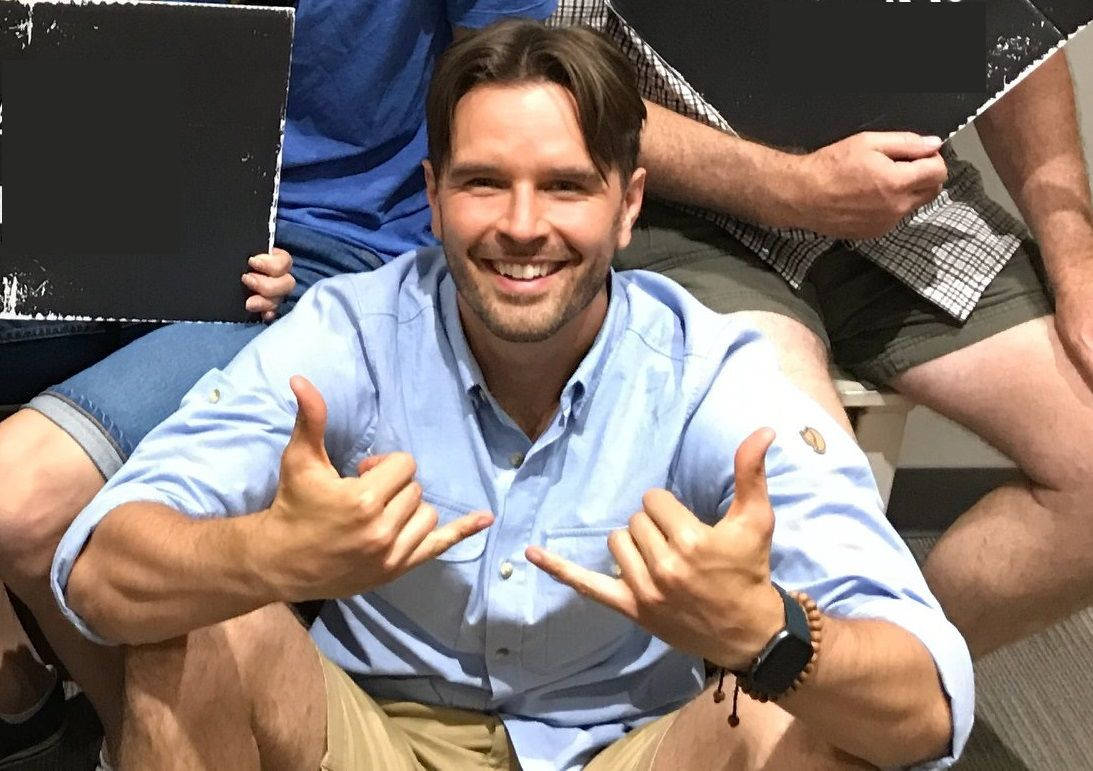 Graham Wardle - Captivating in Casual Chic Wallpaper