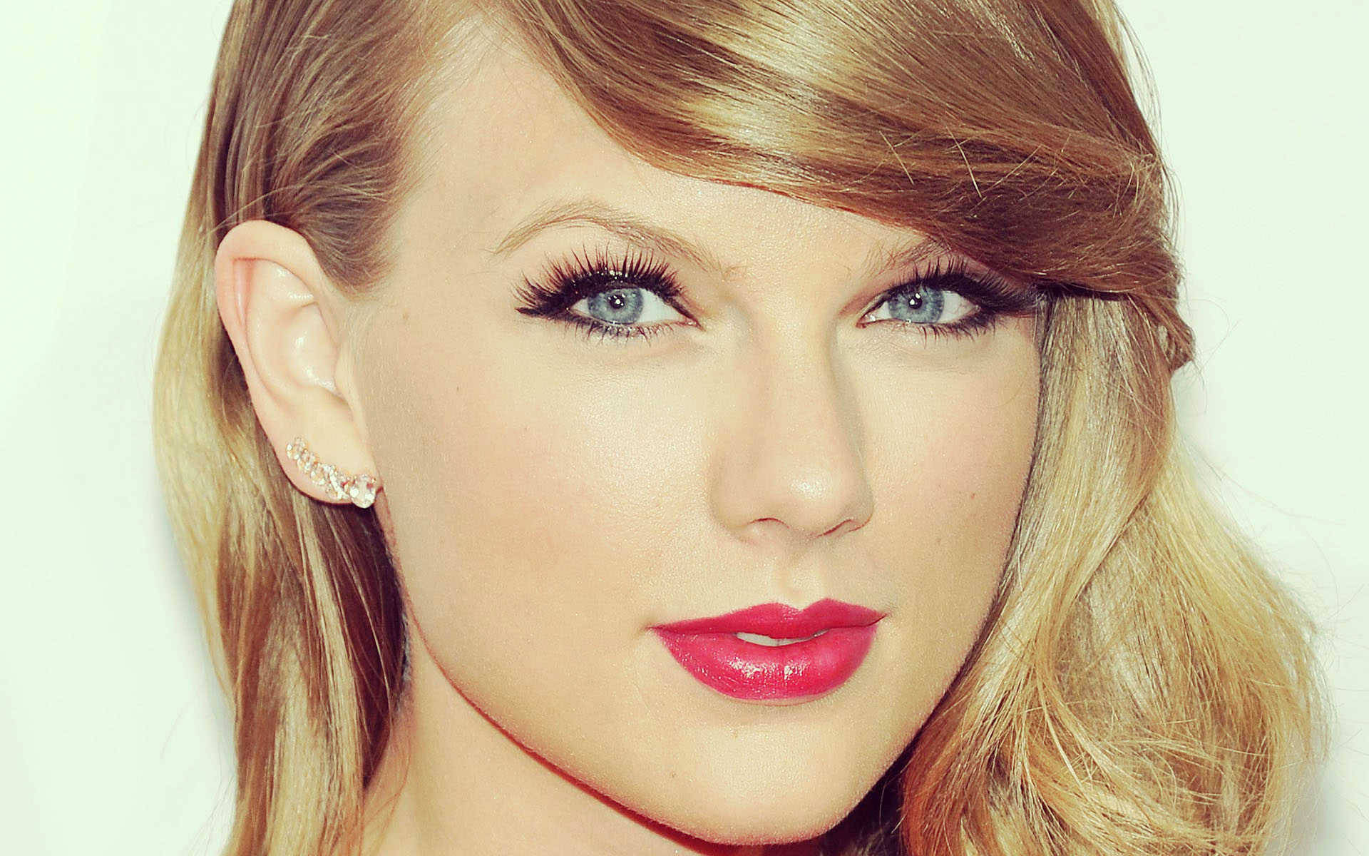 "Magnetic Charisma" Taylor Swift Wallpaper