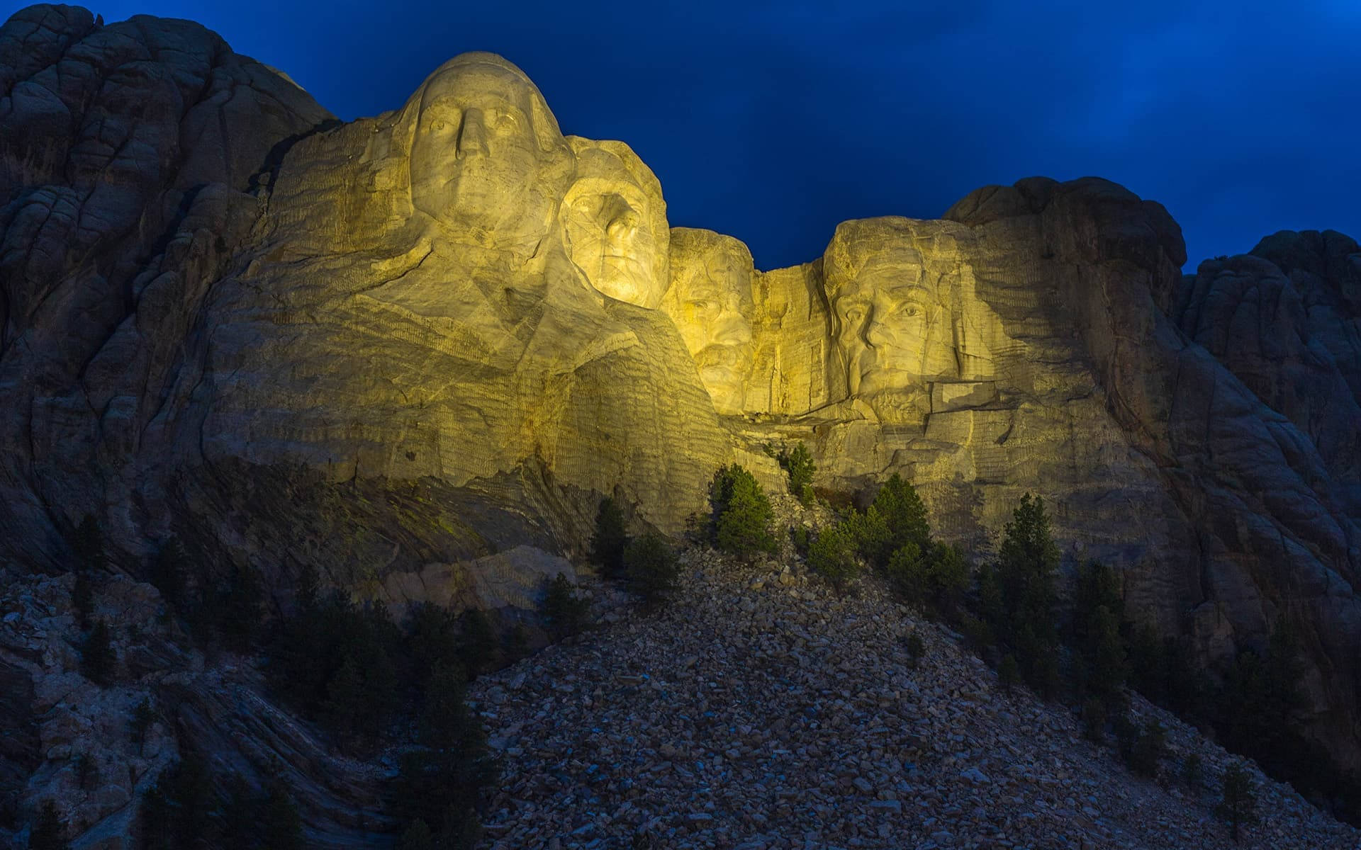 The Light Of Mount Rushmore At Night Wallpaper