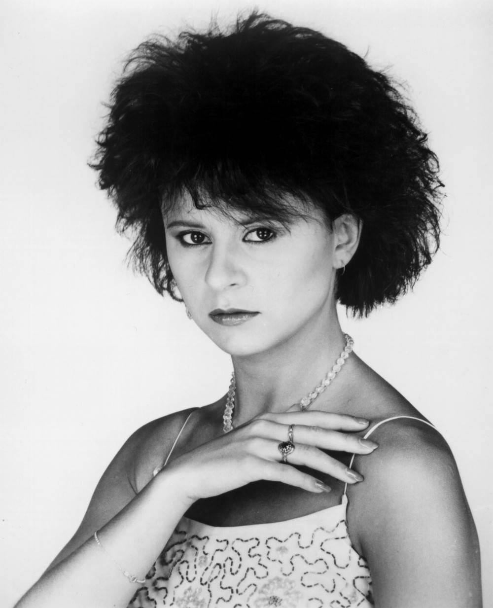 Tracey Ullman Black And White Pose Wallpaper